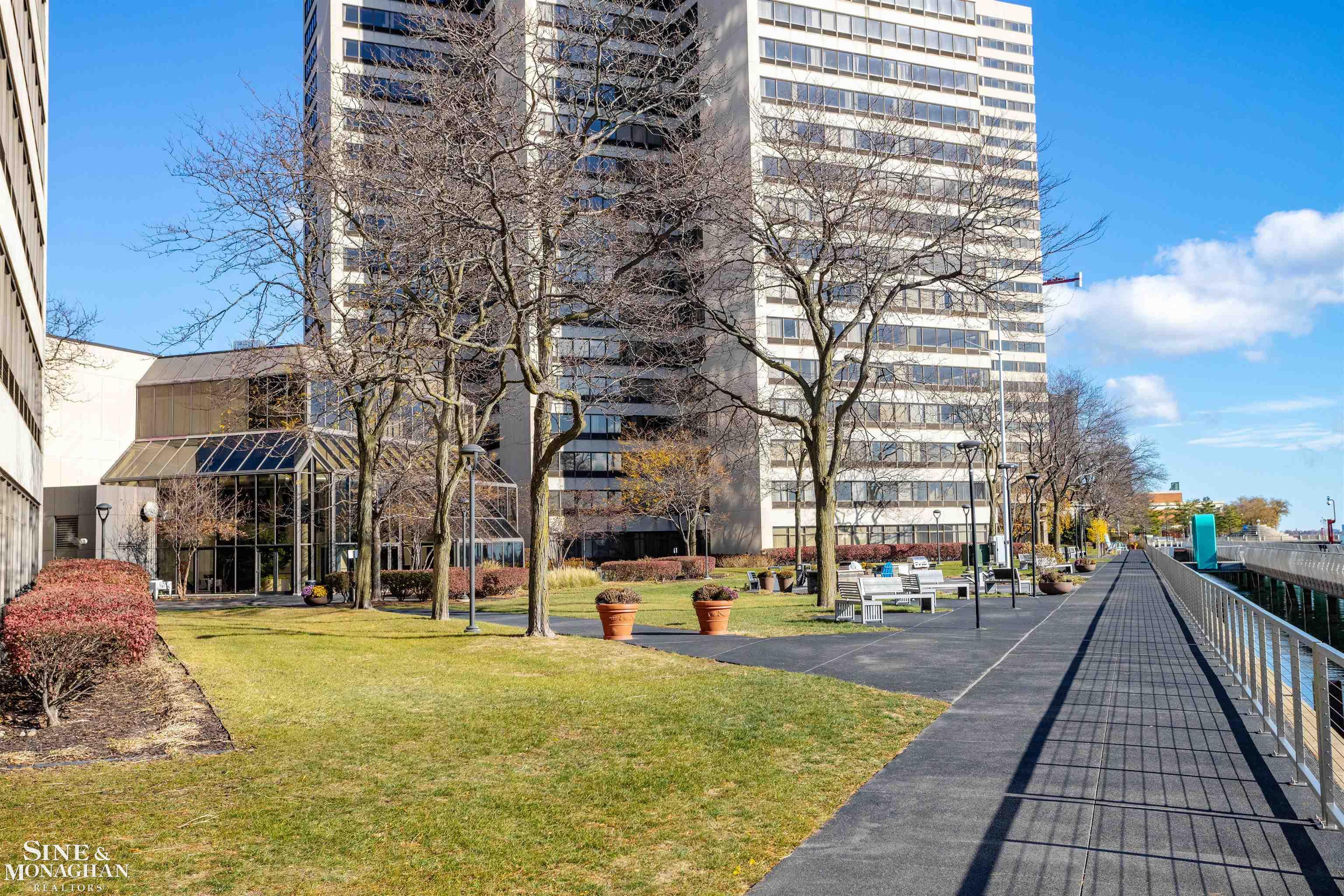 1001 W Jefferson #11e Avenue Detroit City MI 48226
