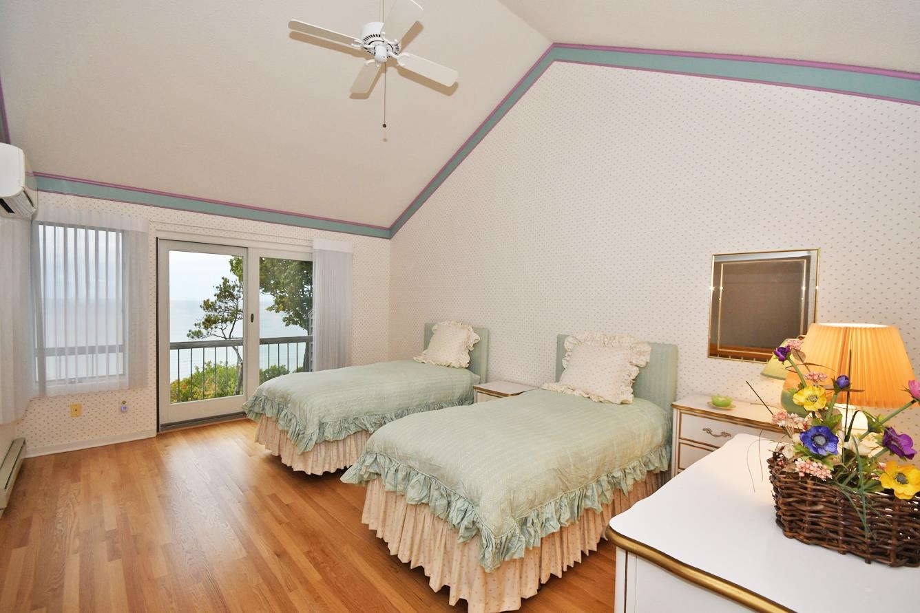 10 Vantage Pointe Glen Arbor Township MI 49630