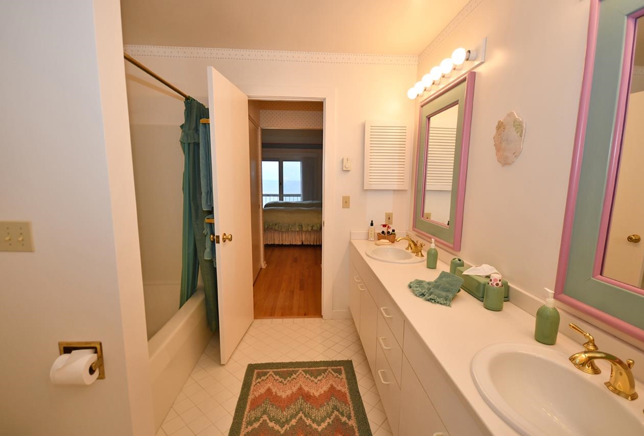10 Vantage Pointe Glen Arbor Township MI 49630
