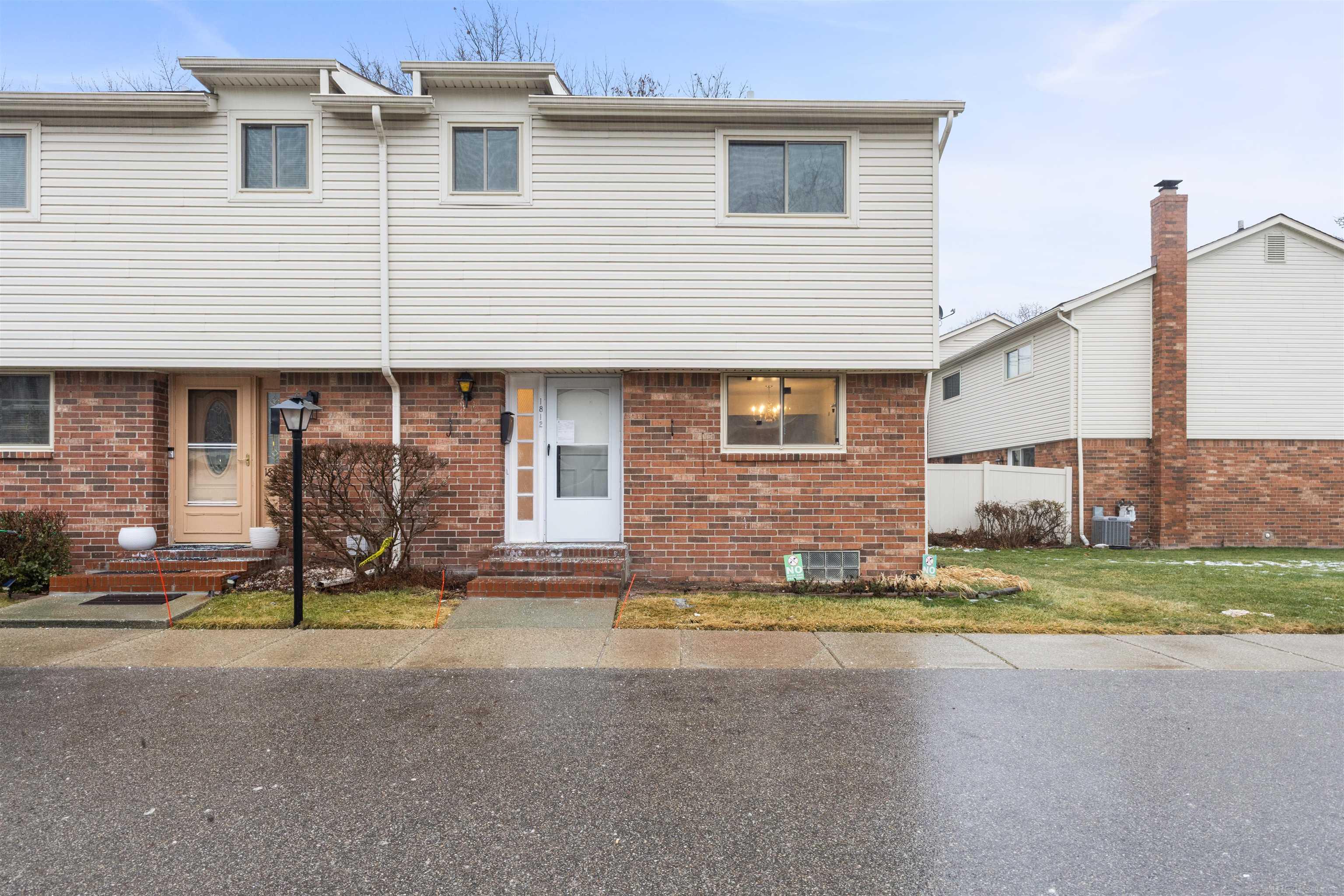 1812 E Thirteen Mile Road Madison Heights City MI 48071