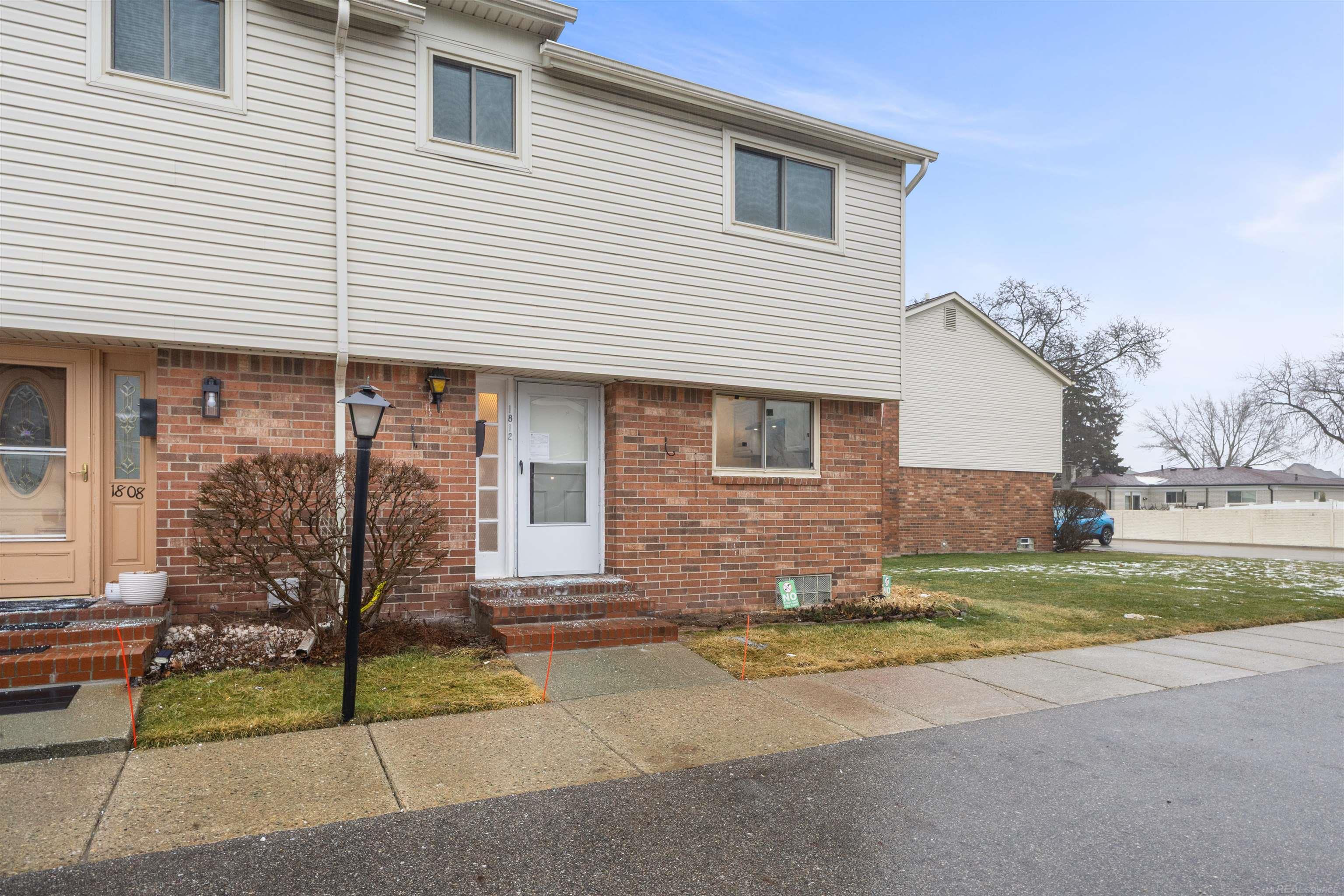 1812 E Thirteen Mile Road Madison Heights City MI 48071