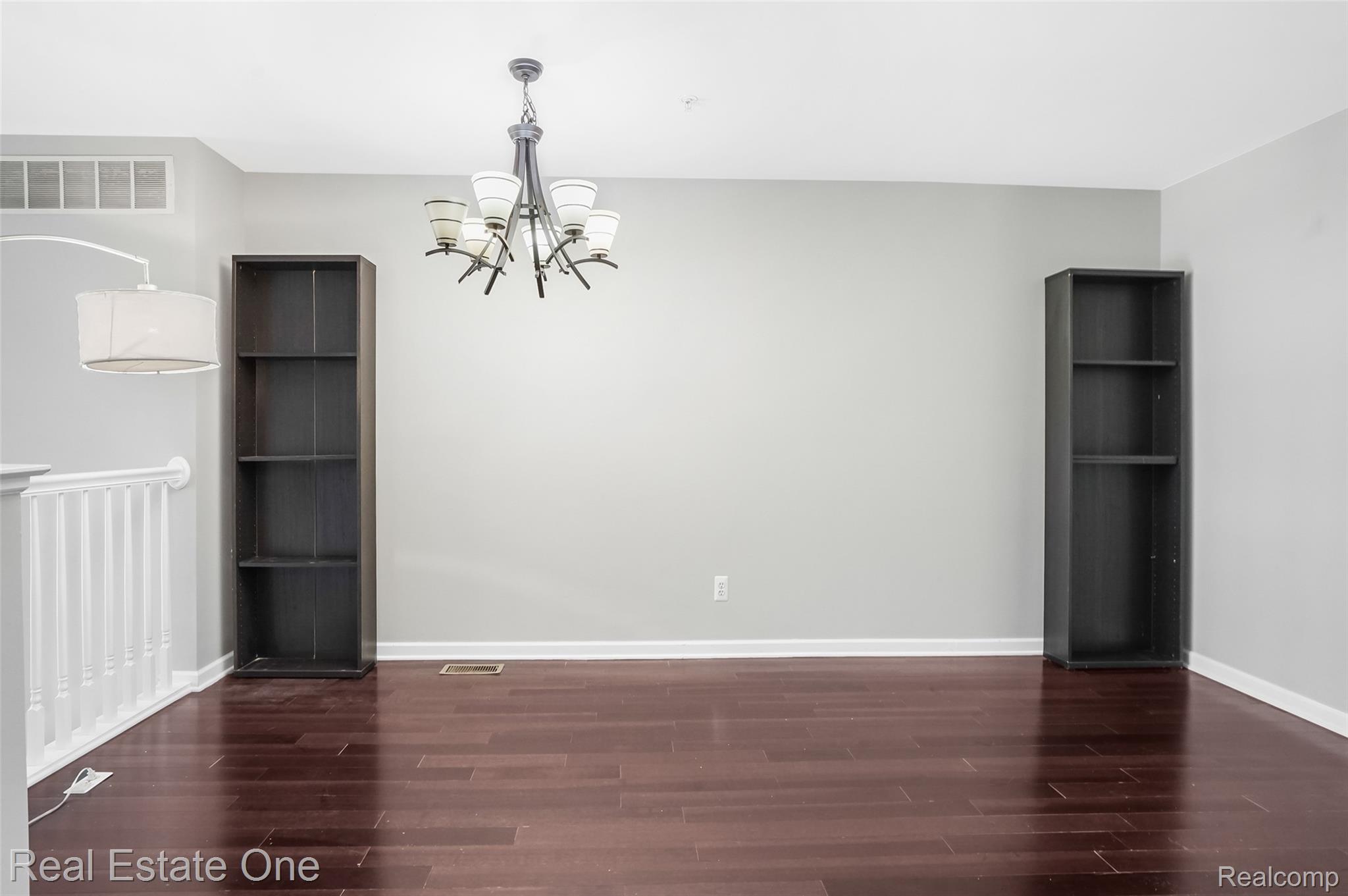 464 Old Pine Way Walled Lake City MI 48390