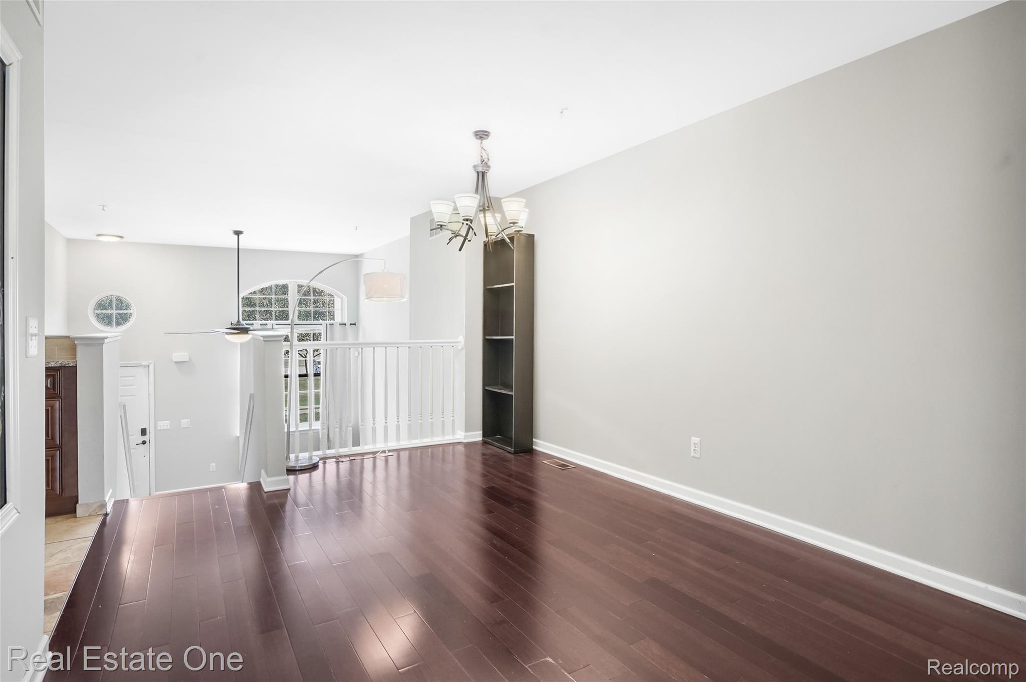 464 Old Pine Way Walled Lake City MI 48390