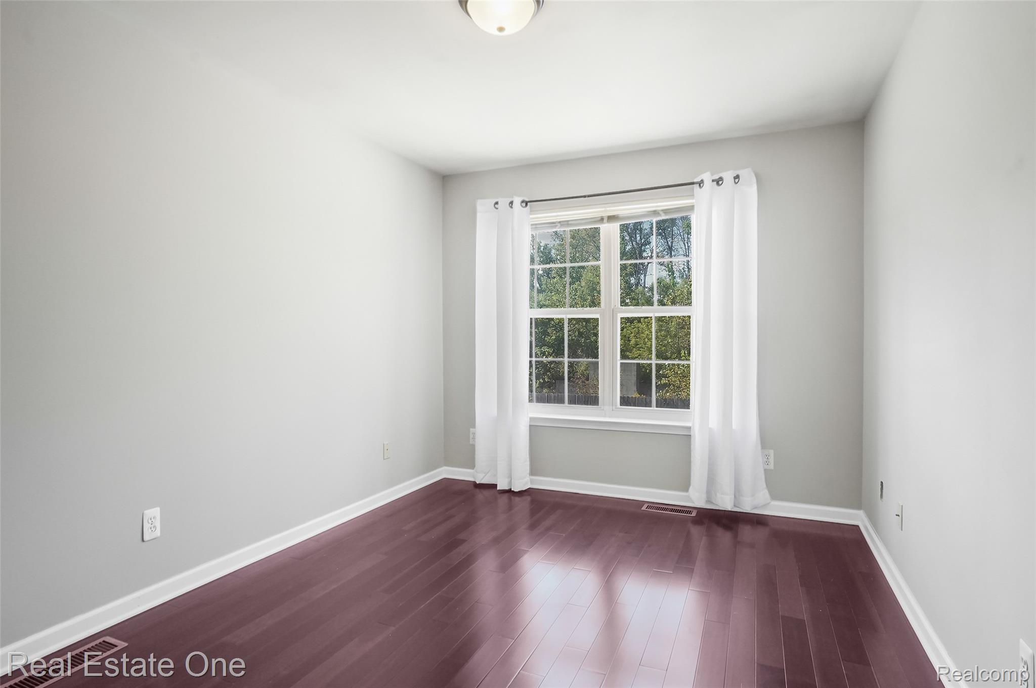 464 Old Pine Way Walled Lake City MI 48390