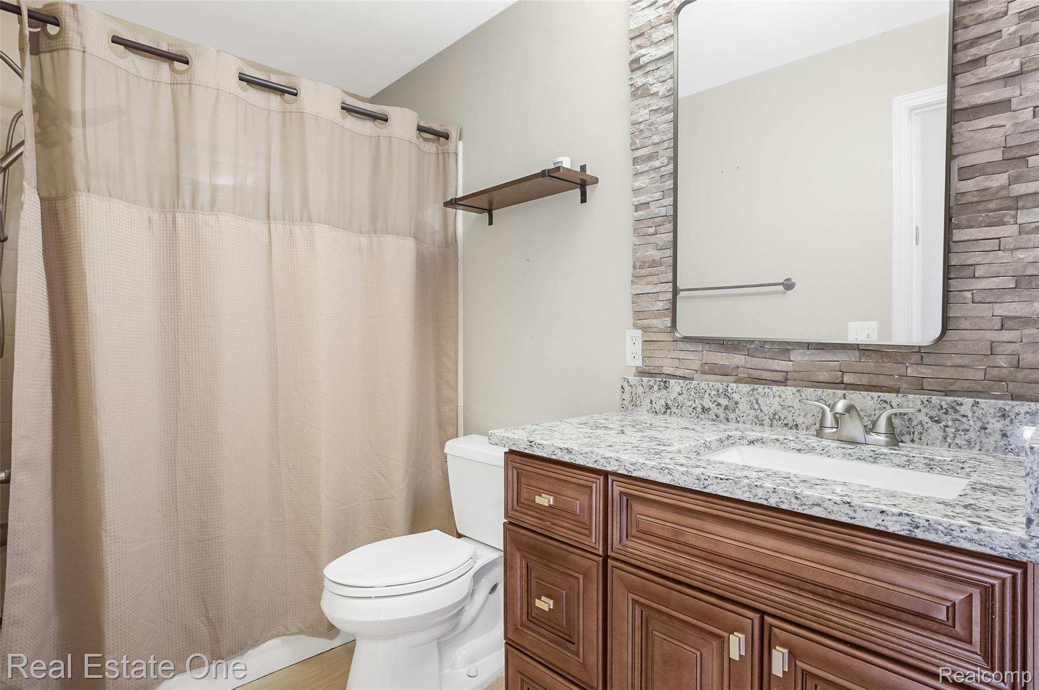 464 Old Pine Way Walled Lake City MI 48390