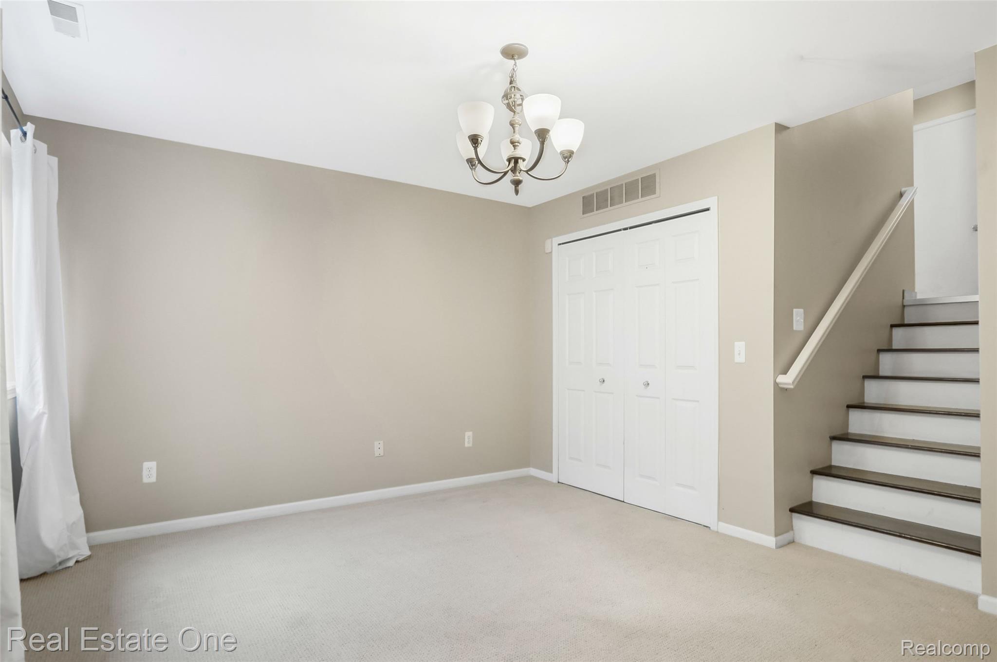 464 Old Pine Way Walled Lake City MI 48390
