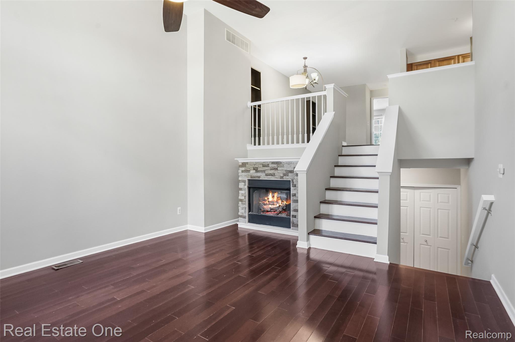 464 Old Pine Way Walled Lake City MI 48390