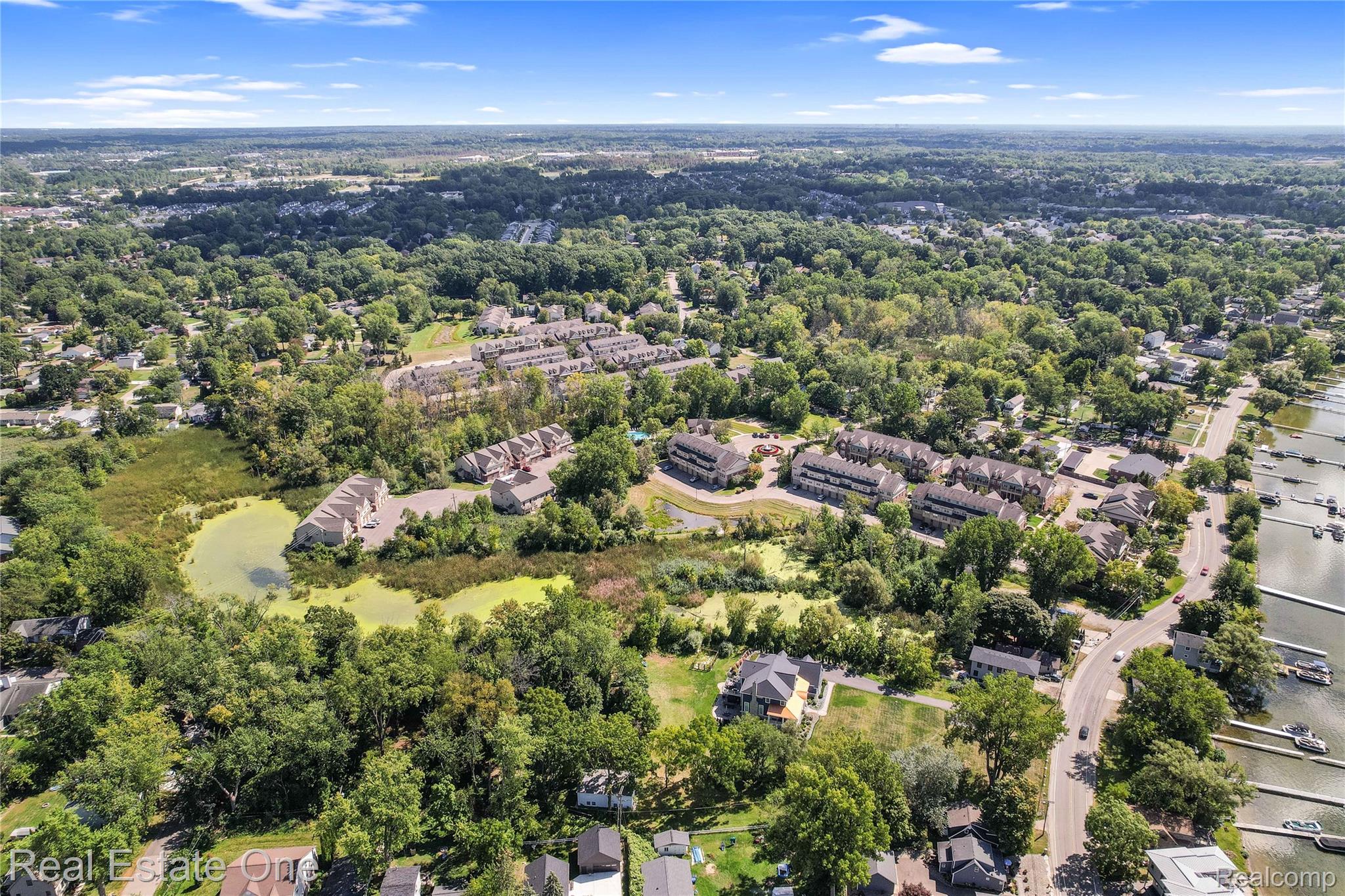 464 Old Pine Way Walled Lake City MI 48390