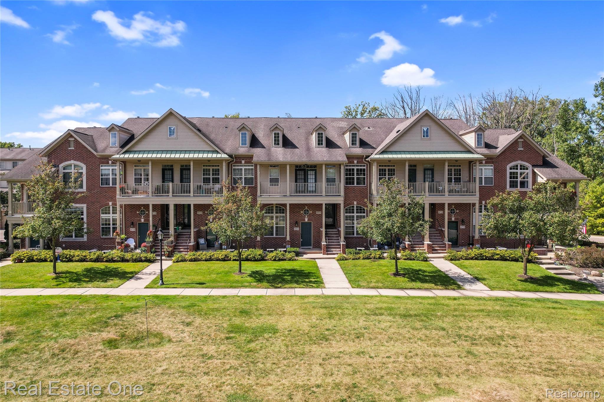 464 Old Pine Way Walled Lake City MI 48390