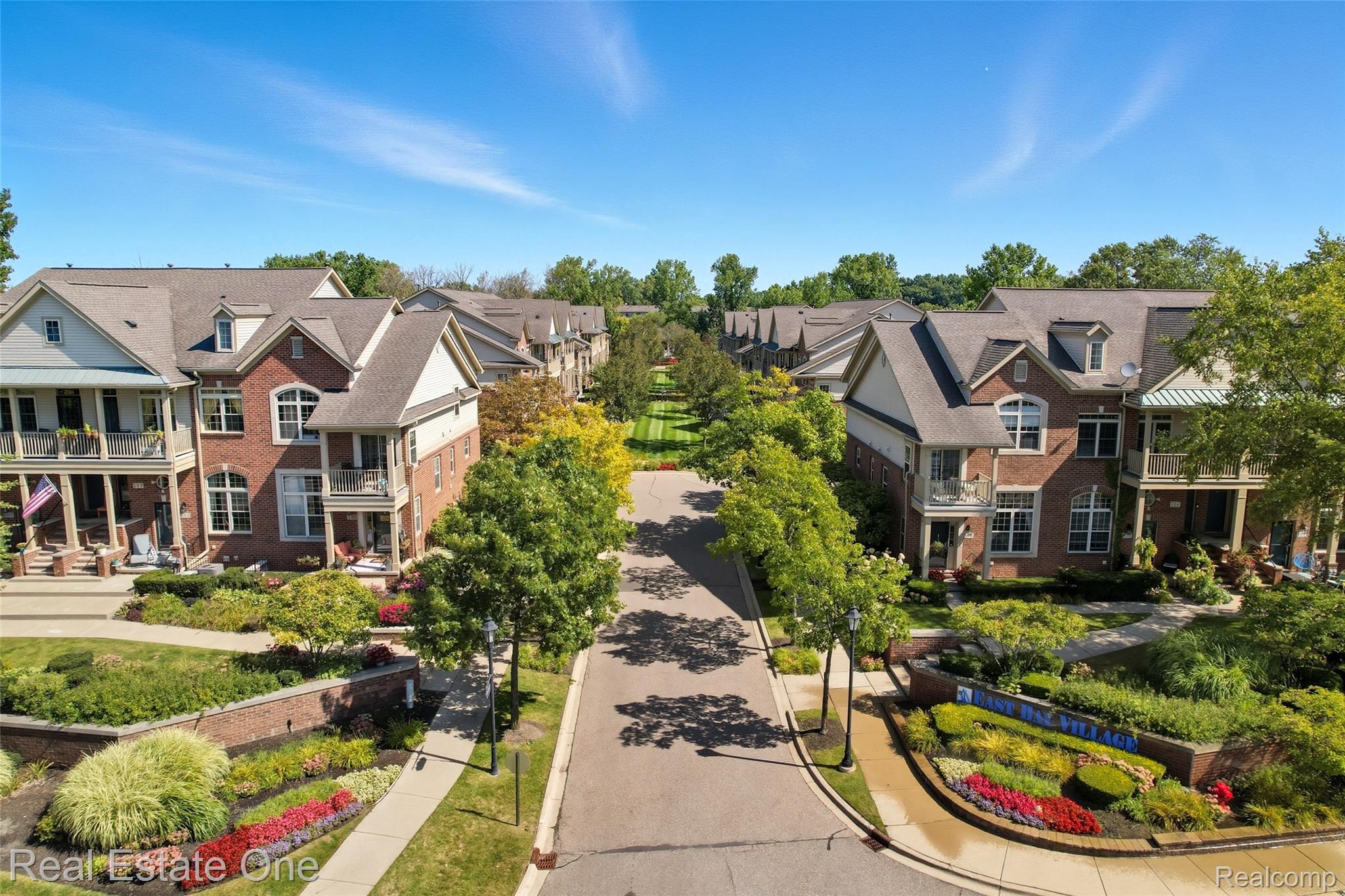 464 Old Pine Way Walled Lake City MI 48390