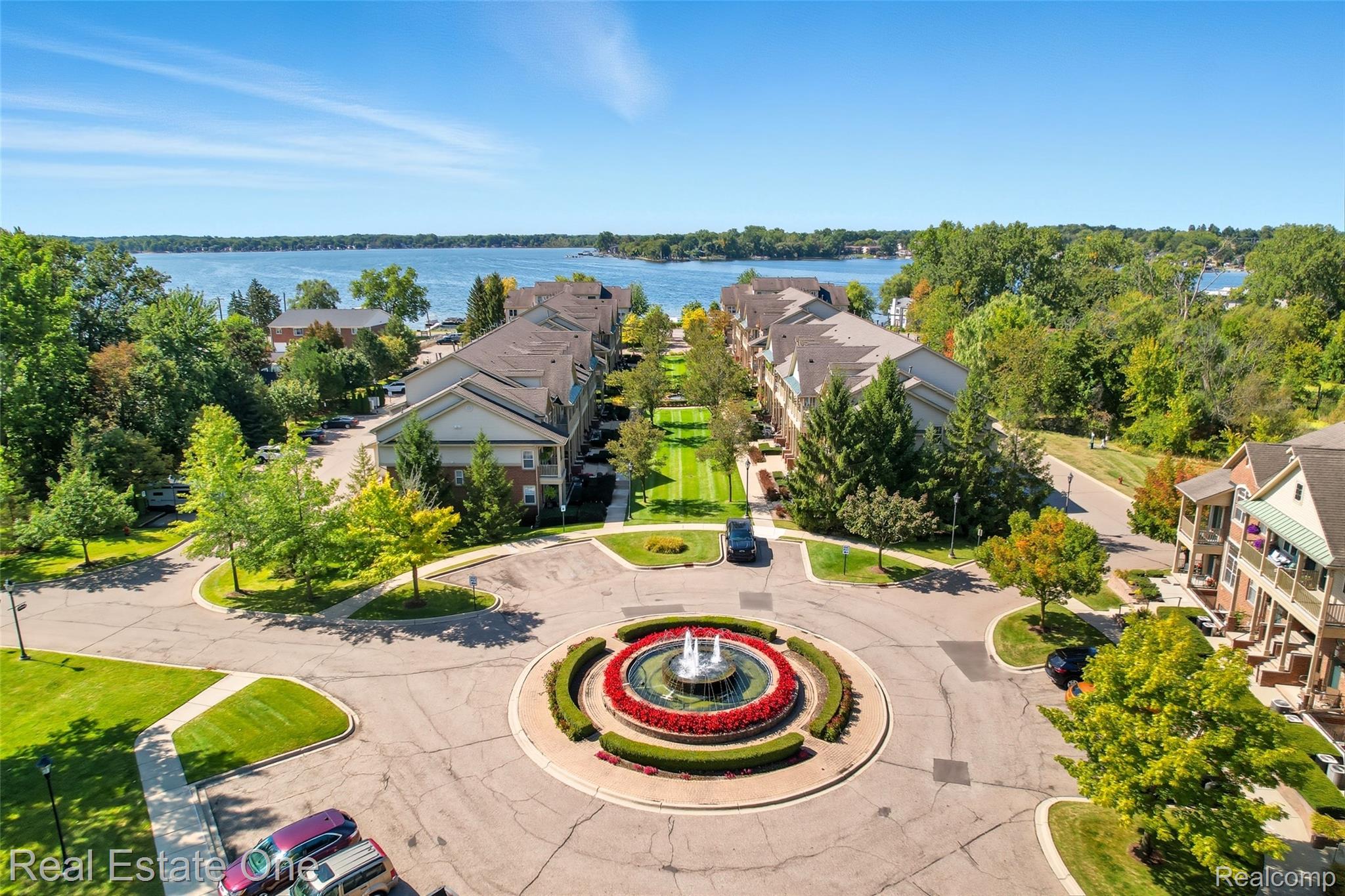 464 Old Pine Way Walled Lake City MI 48390