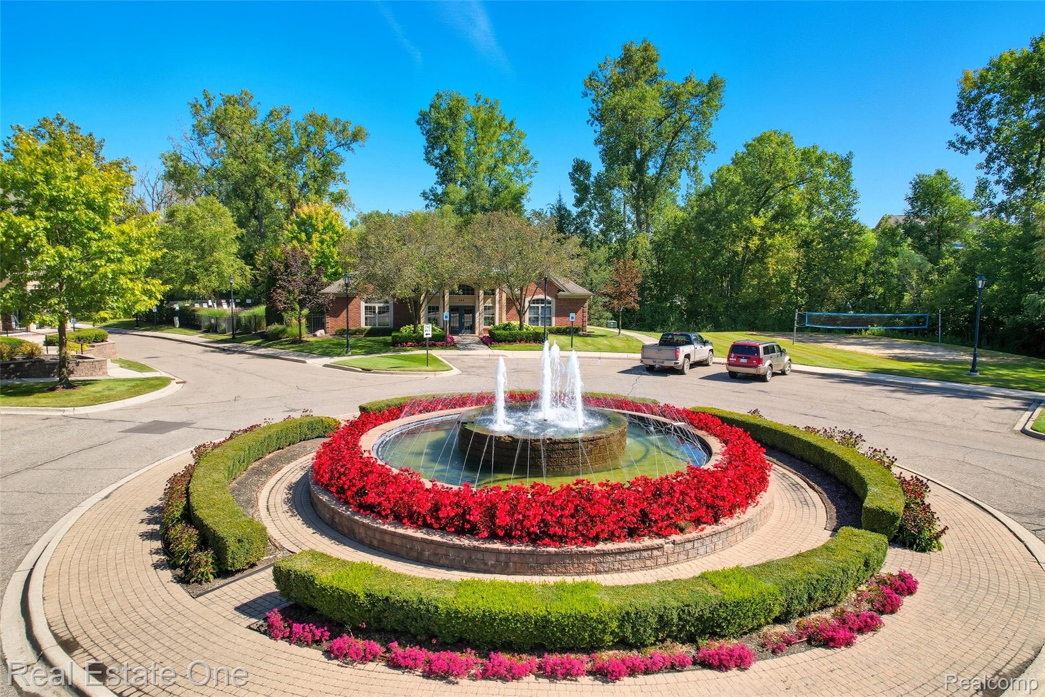 464 Old Pine Way Walled Lake City MI 48390
