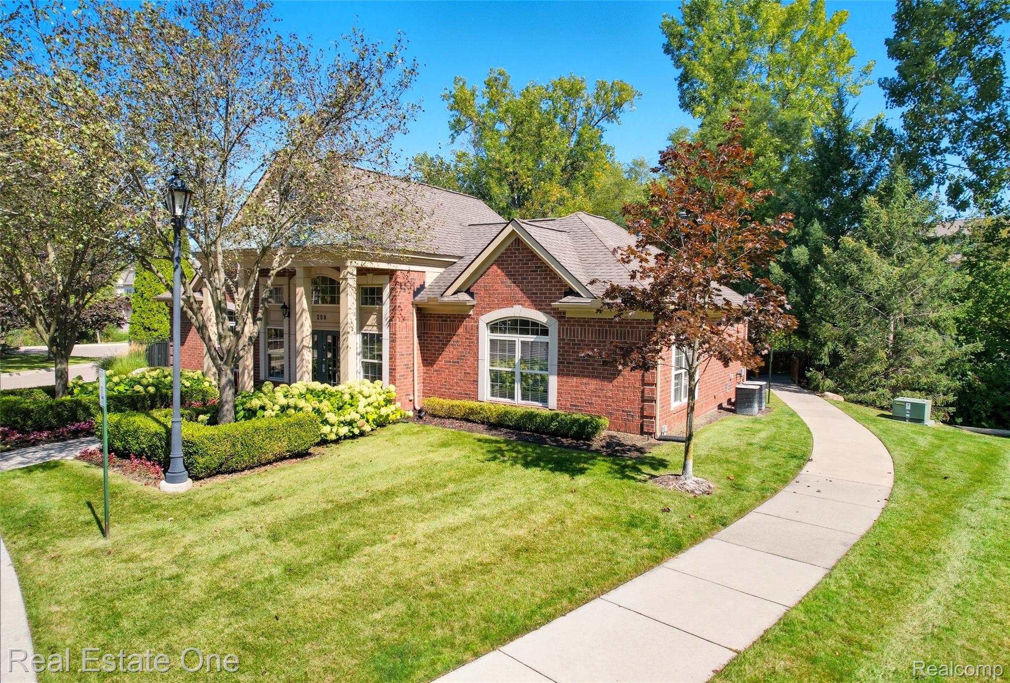 464 Old Pine Way Walled Lake City MI 48390