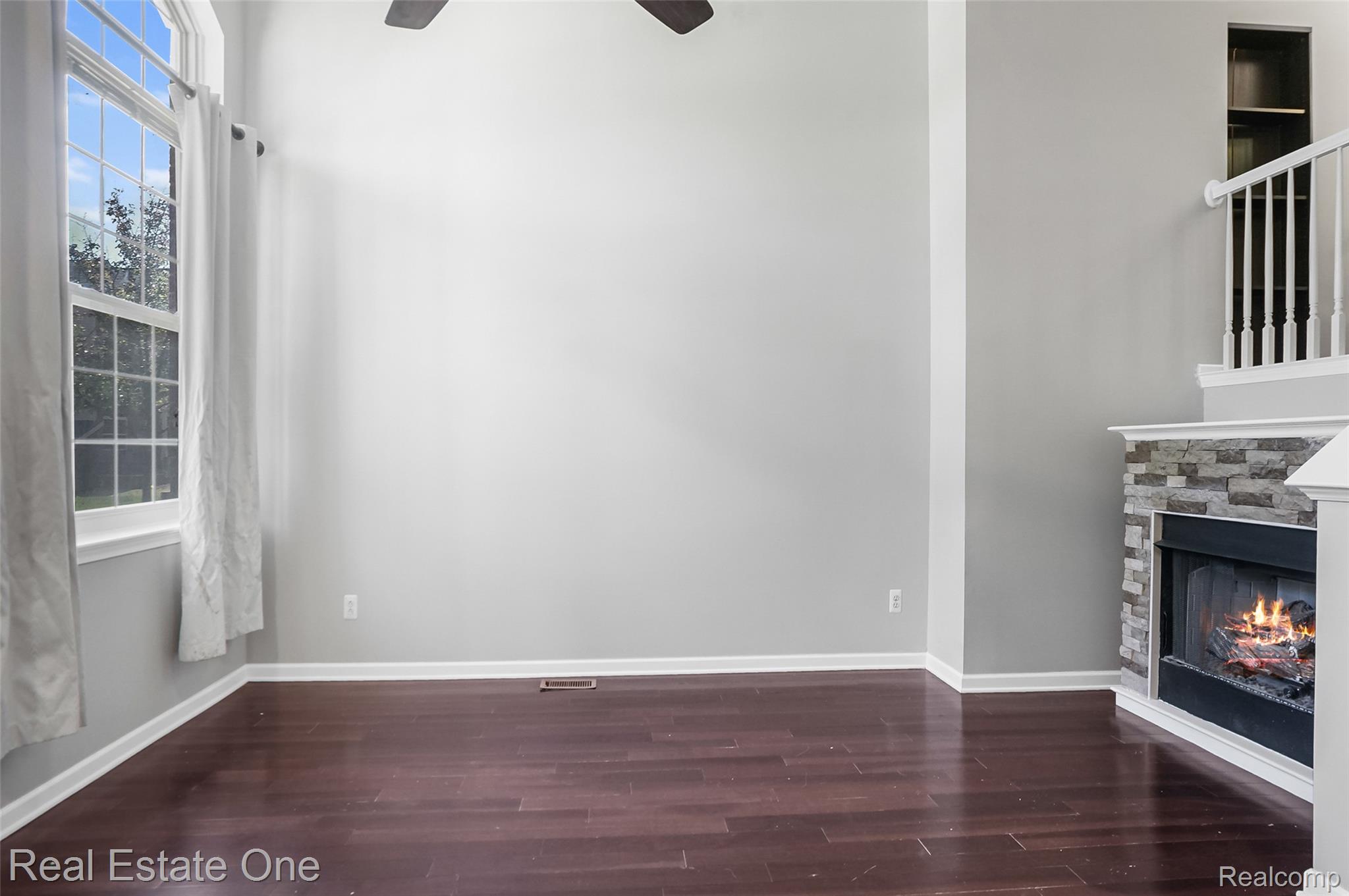 464 Old Pine Way Walled Lake City MI 48390