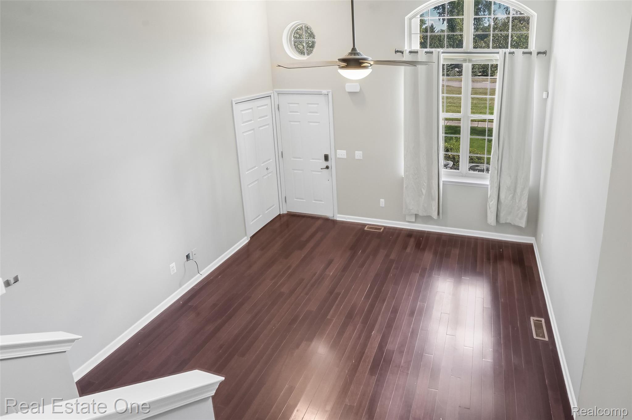464 Old Pine Way Walled Lake City MI 48390