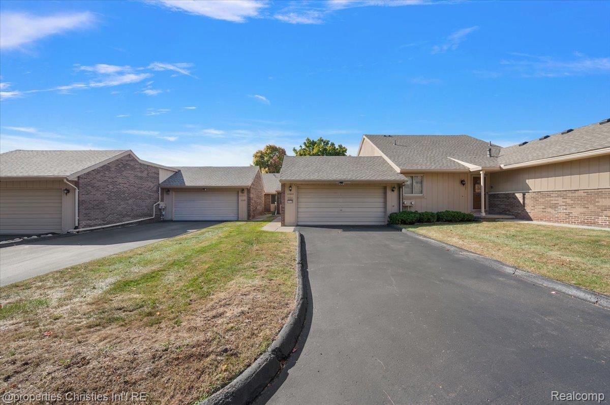 35509 Heritage Lane Farmington City MI 48335