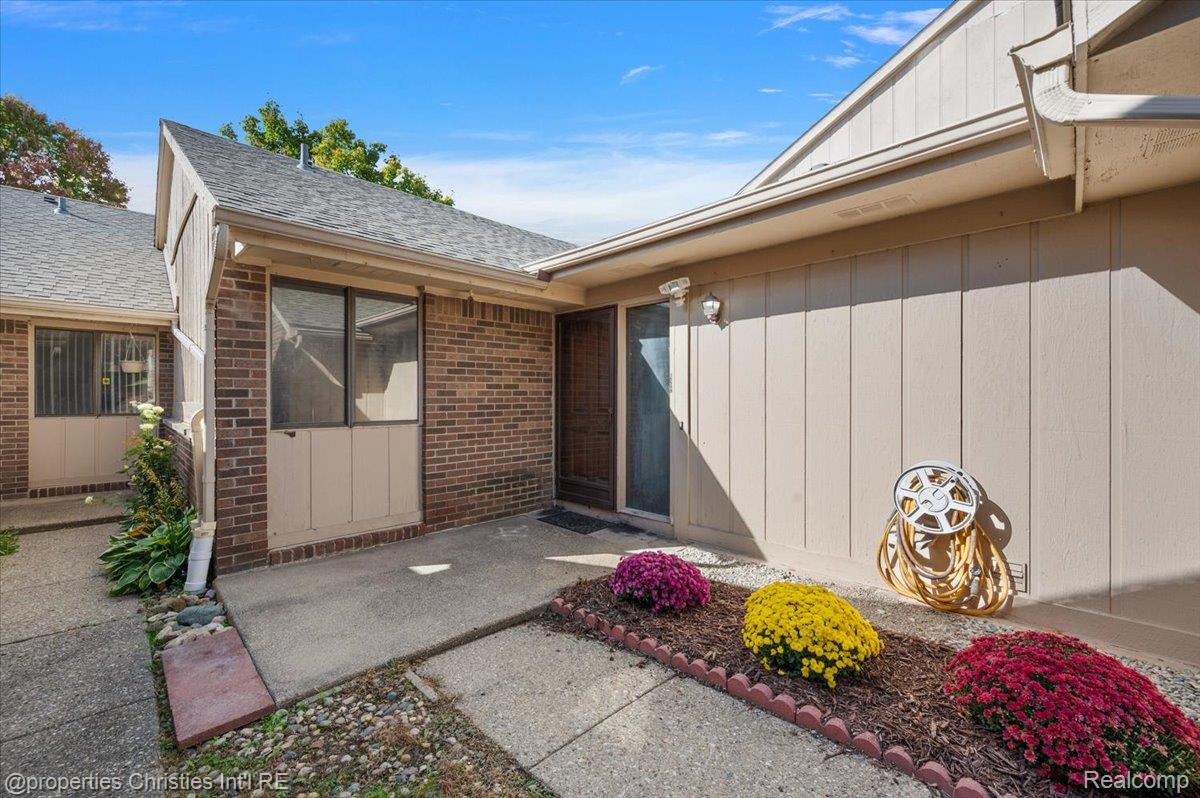 35509 Heritage Lane Farmington City MI 48335