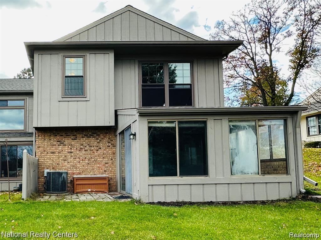 12043 Shenandoah Drive Green Oak Township MI 48178