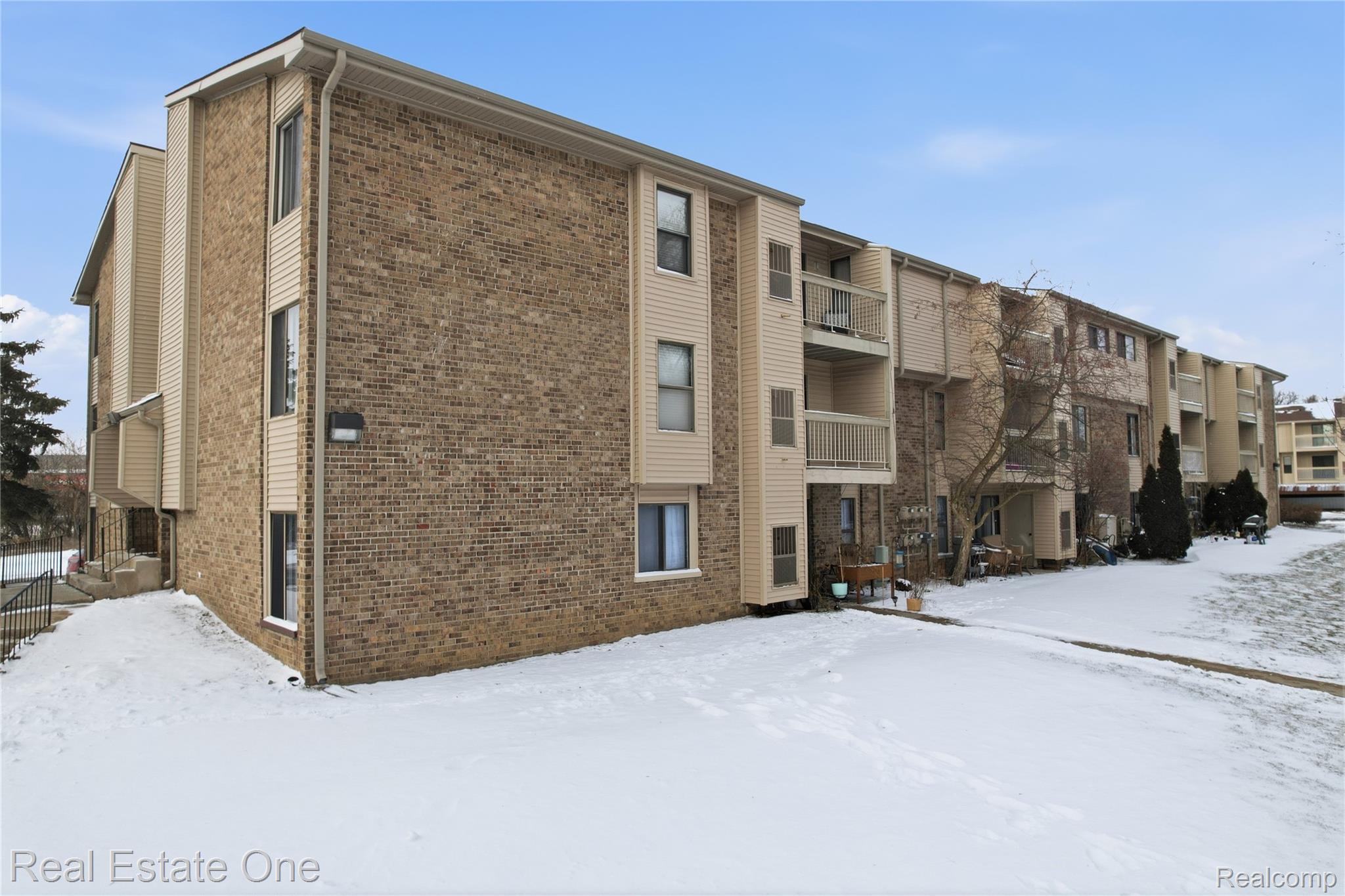 30475 W 14 Mile Road Farmington Hills City MI 48334