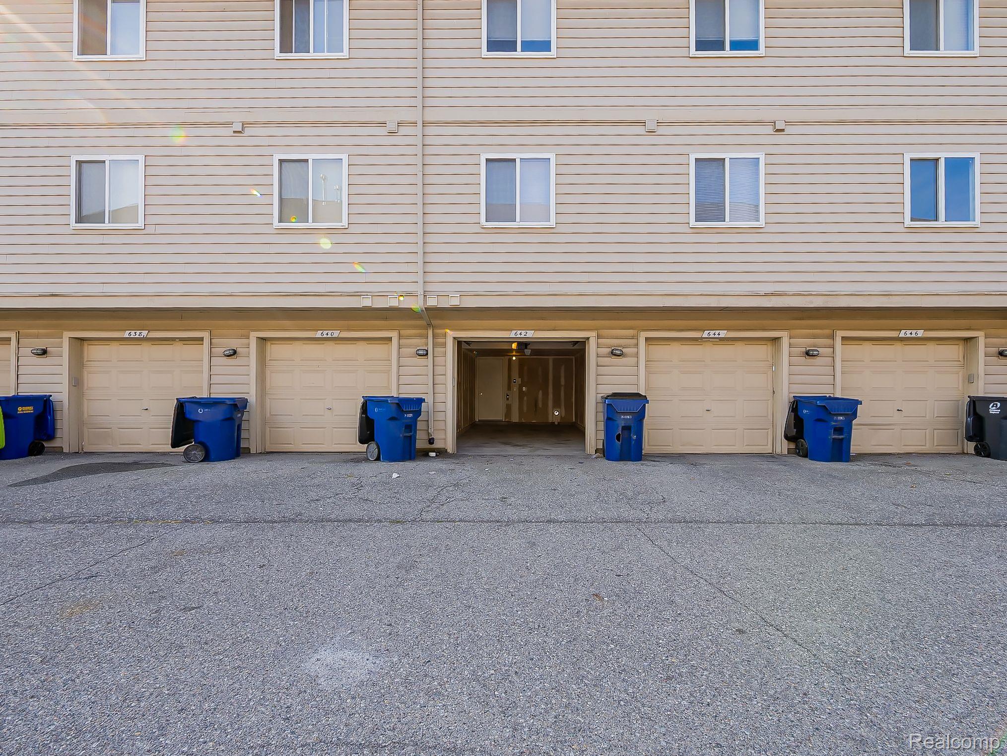 642 Lydia Lane Pontiac City MI 48341