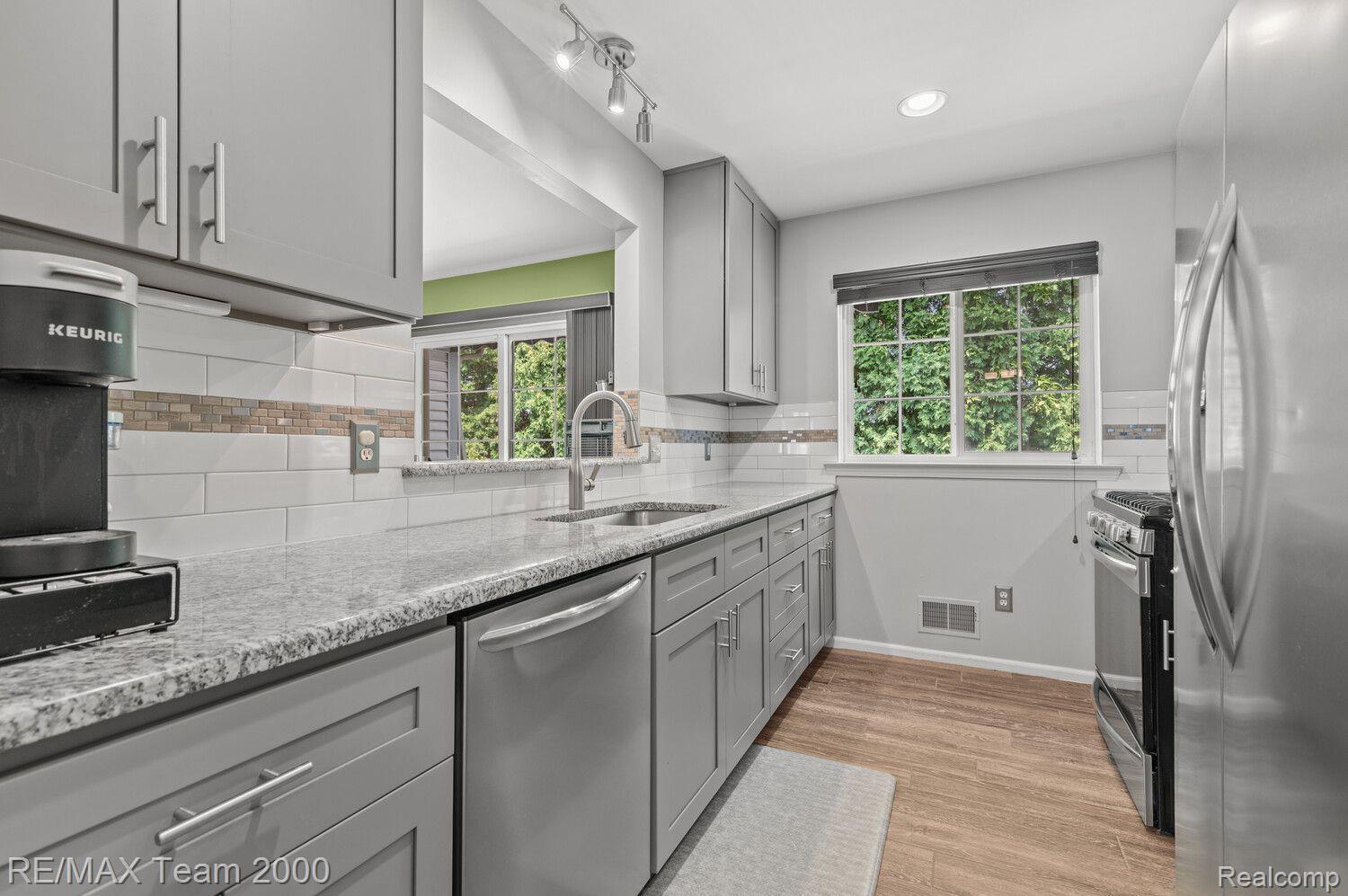 17 Scottsdale Dearborn City MI 48124