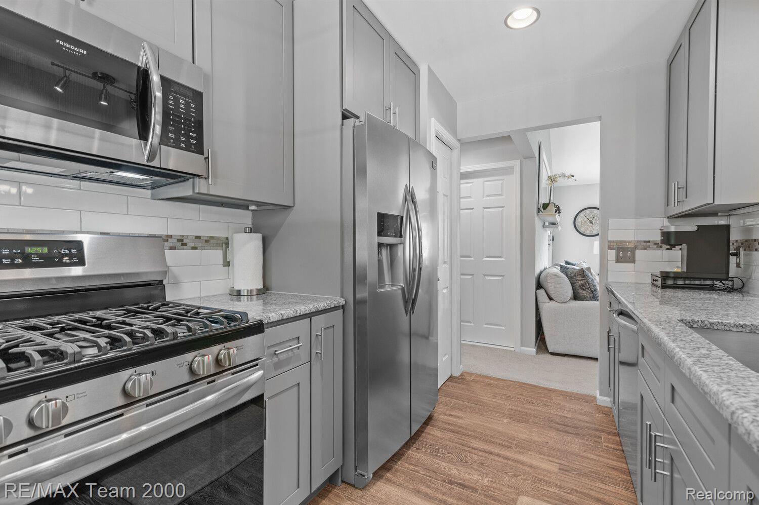 17 Scottsdale Dearborn City MI 48124