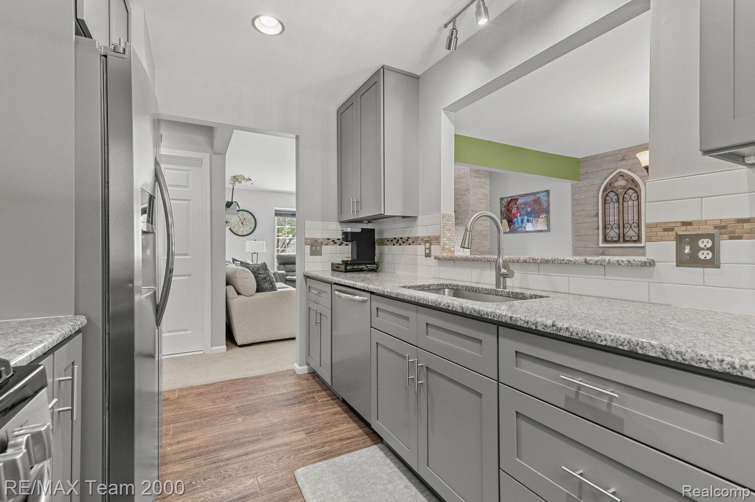 17 Scottsdale Dearborn City MI 48124