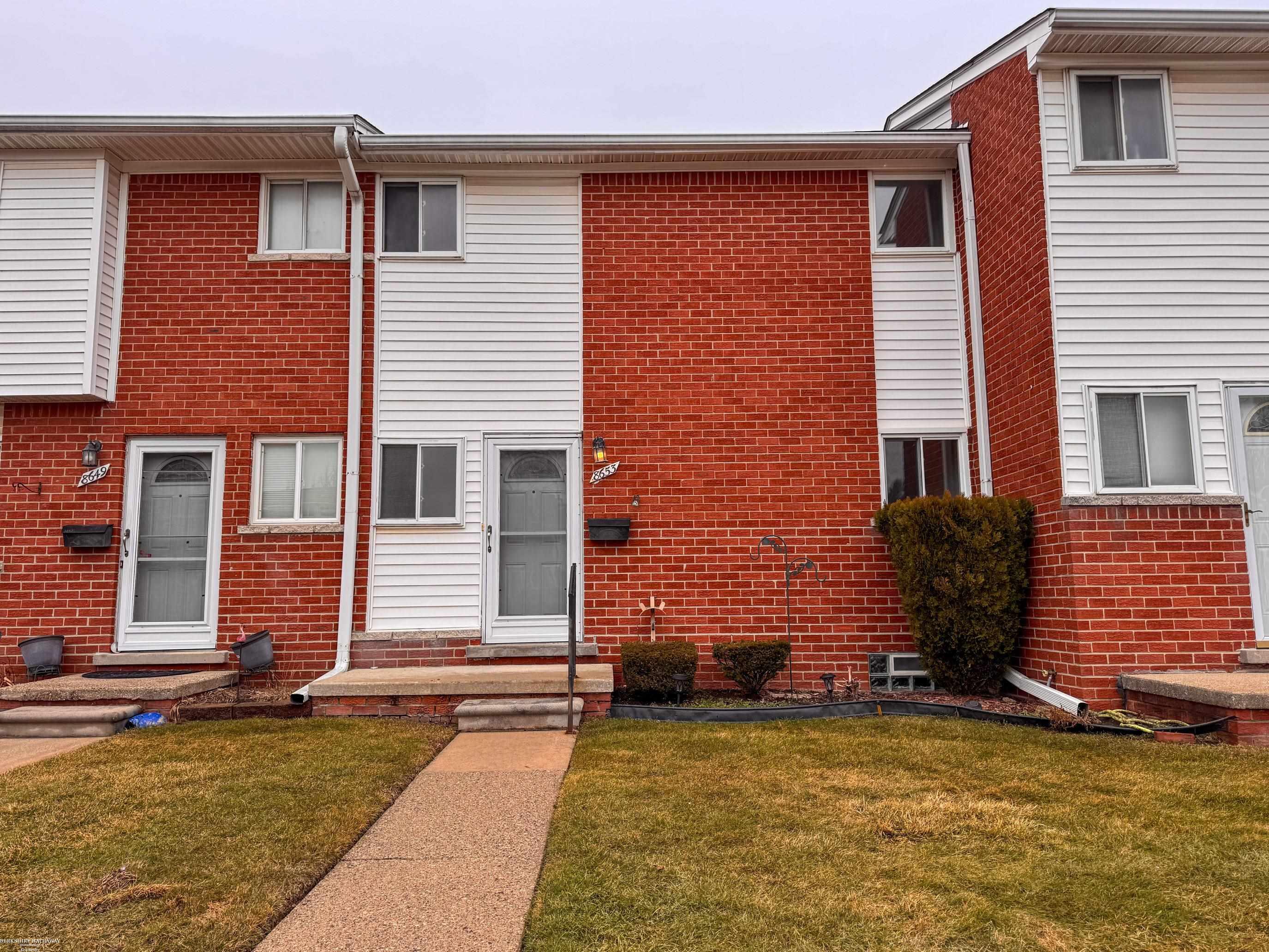 8653 Sterling Street Center Line City MI 48015