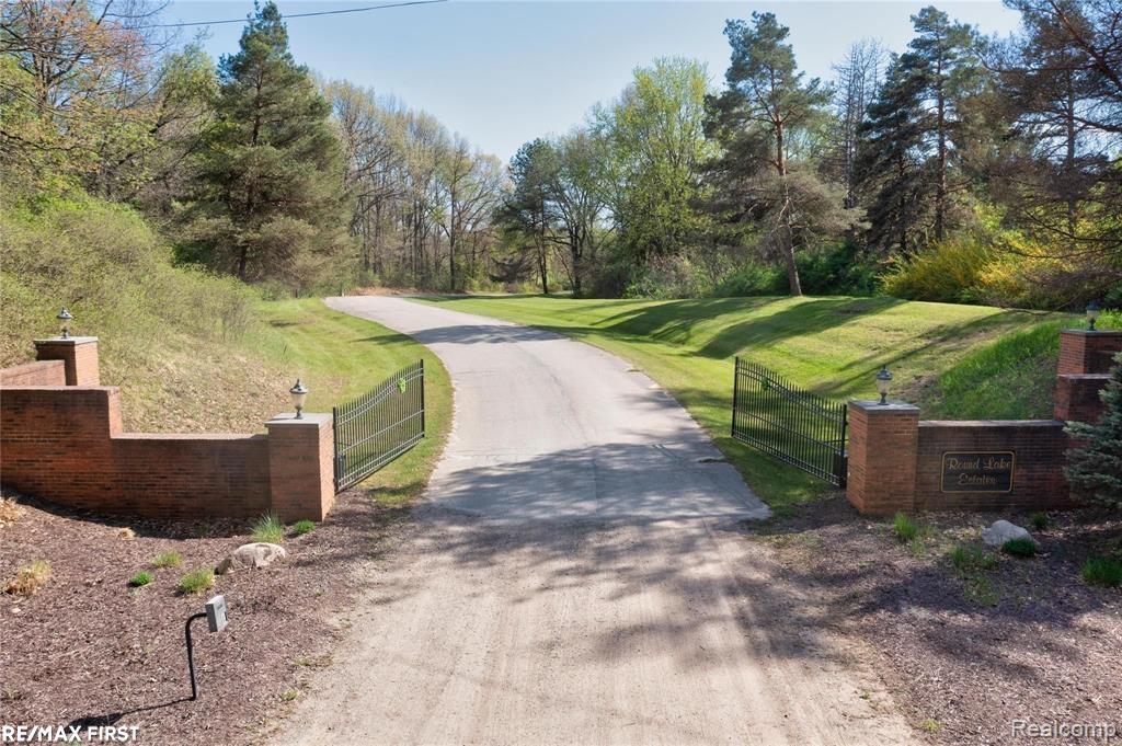 0000 Round Lake Lane Leonard Village MI 48367