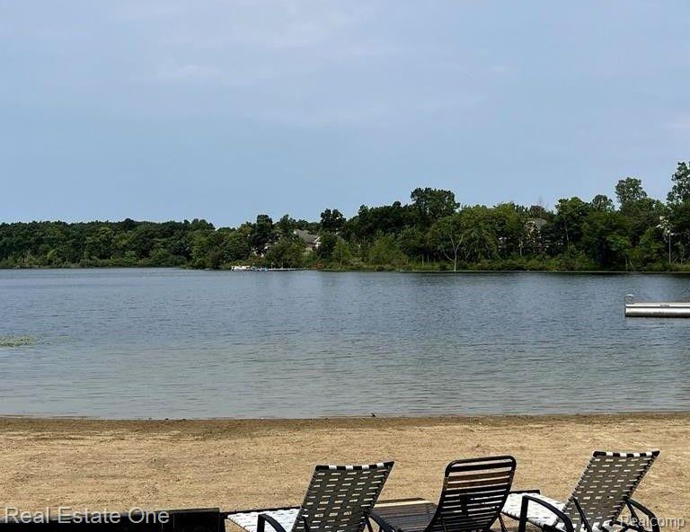 0000 Blue Jay Way West Bloomfield Charter Township MI 48322