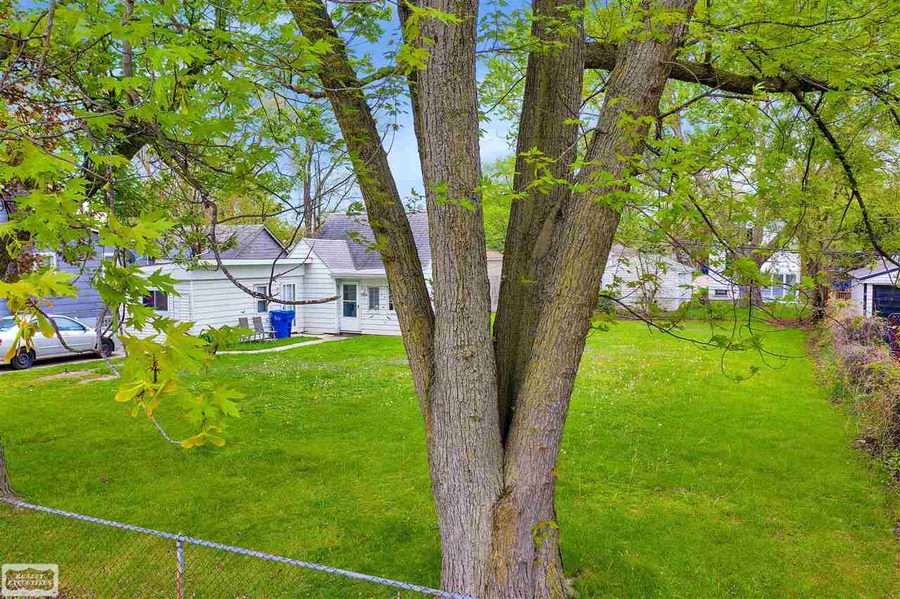 12444 Vernon Street Warren City MI 48091