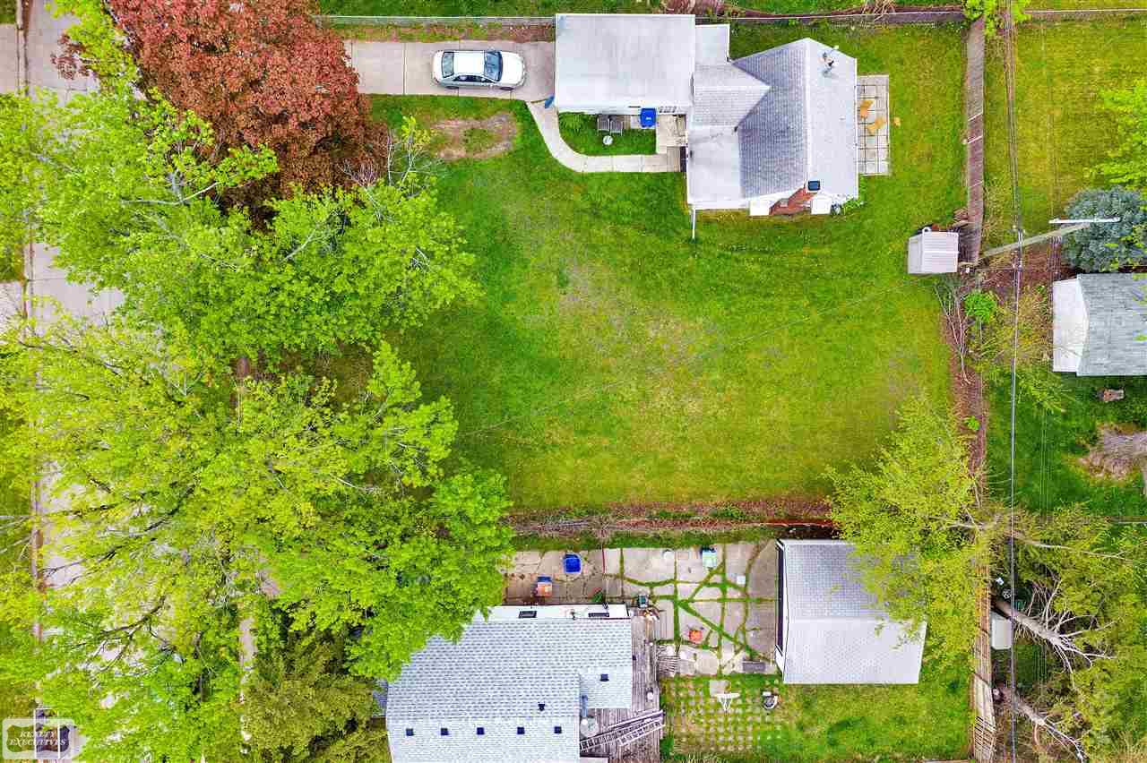 12444 Vernon Street Warren City MI 48091