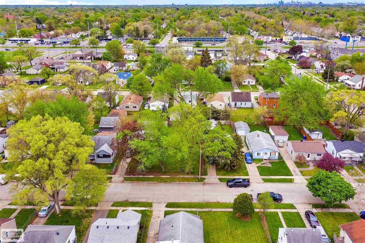 12444 Vernon Street Warren City MI 48091