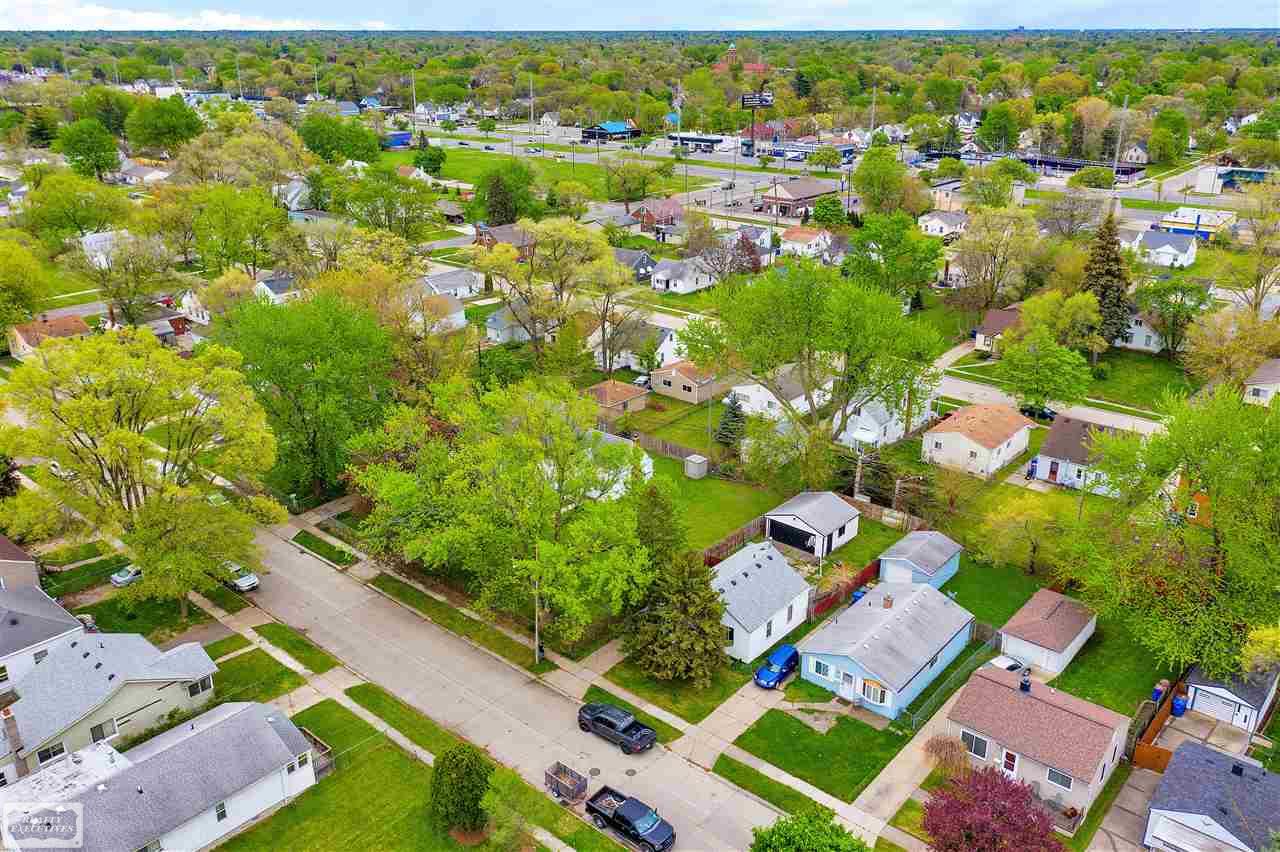 12444 Vernon Street Warren City MI 48091
