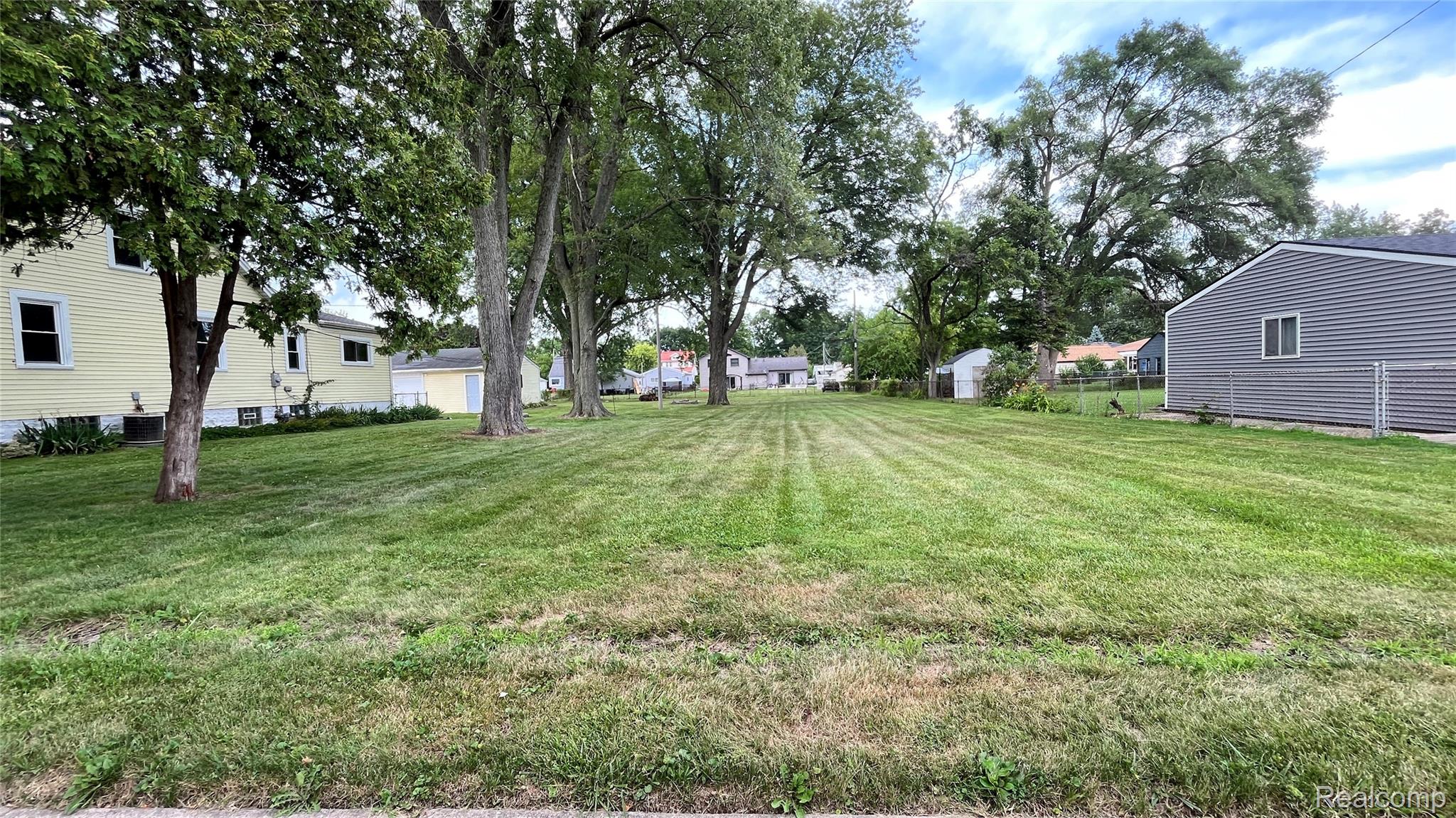 27250 Edward Street Roseville City MI 48066