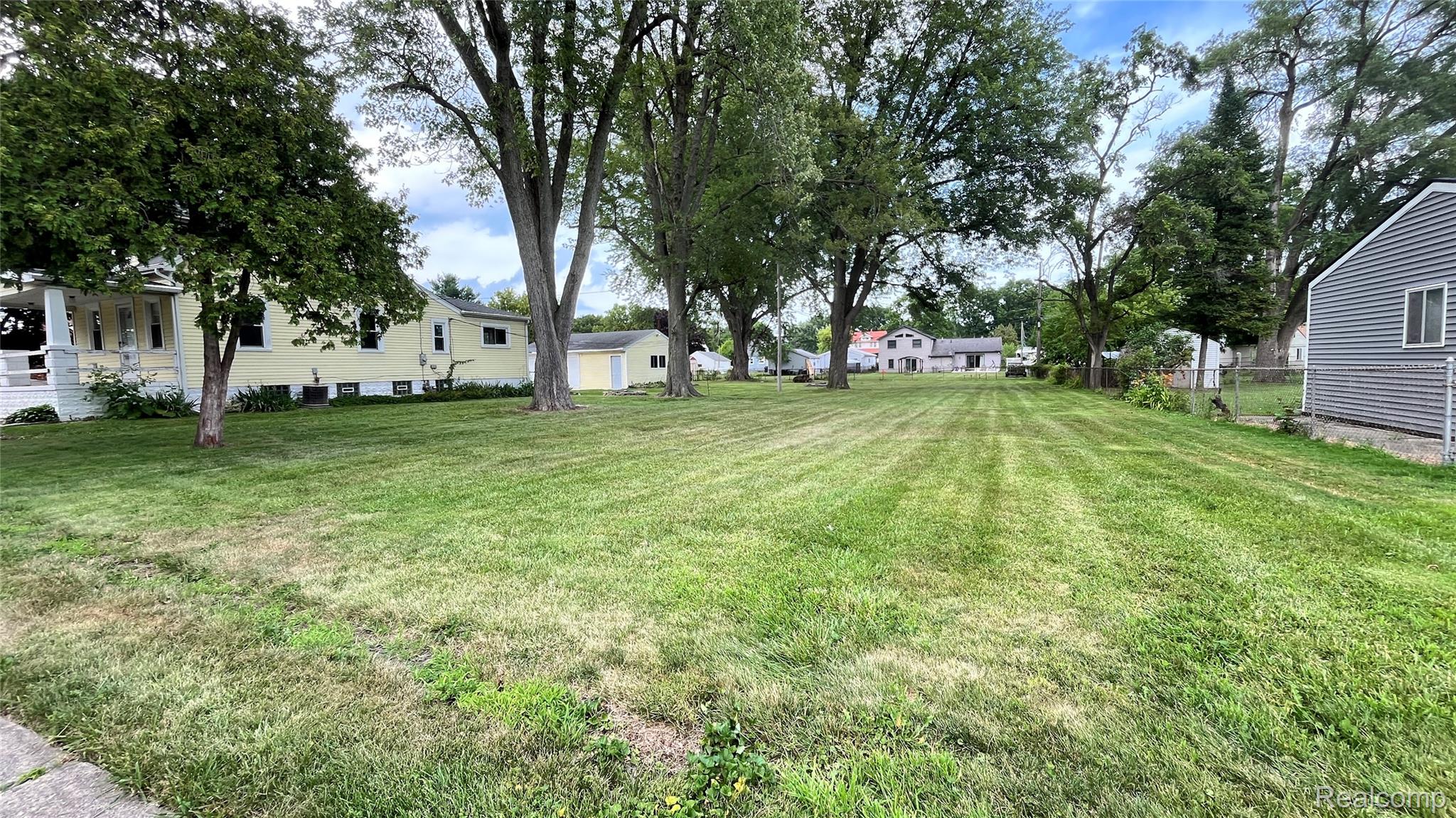 27250 Edward Street Roseville City MI 48066
