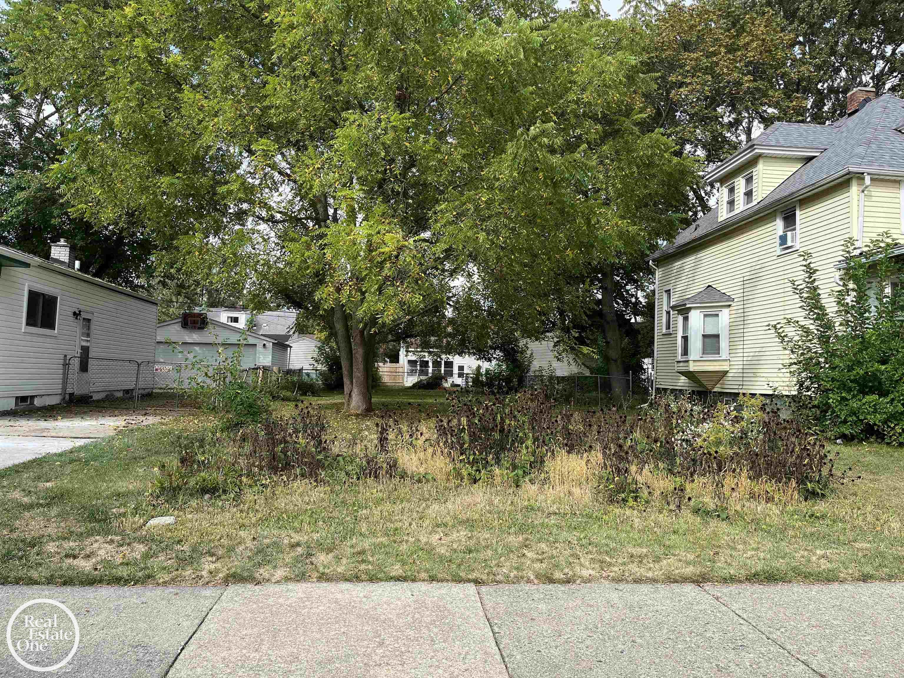 22441 Gascony Avenue Eastpointe City MI 48021