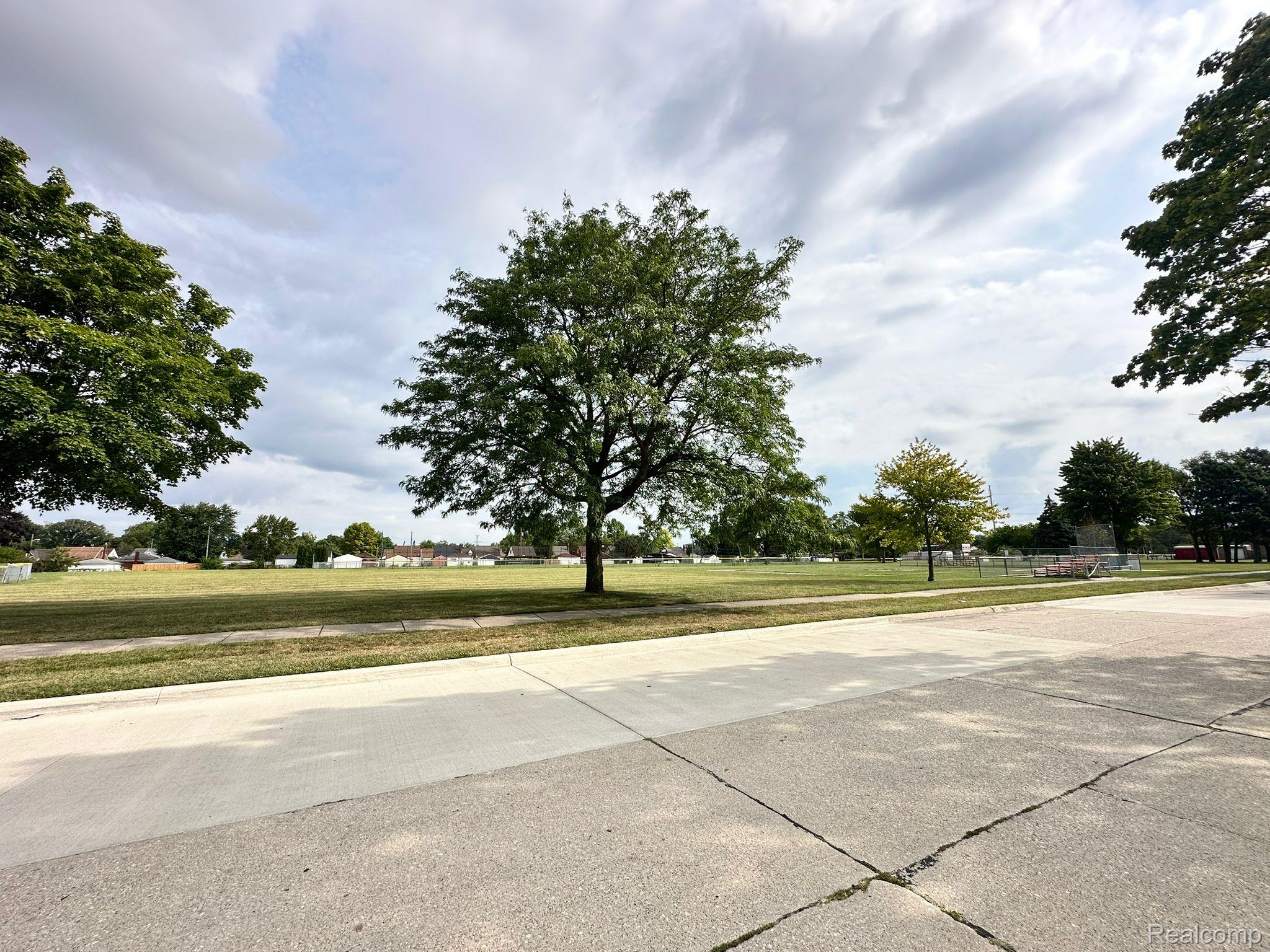 653 Leblanc Street Lincoln Park City MI 48146