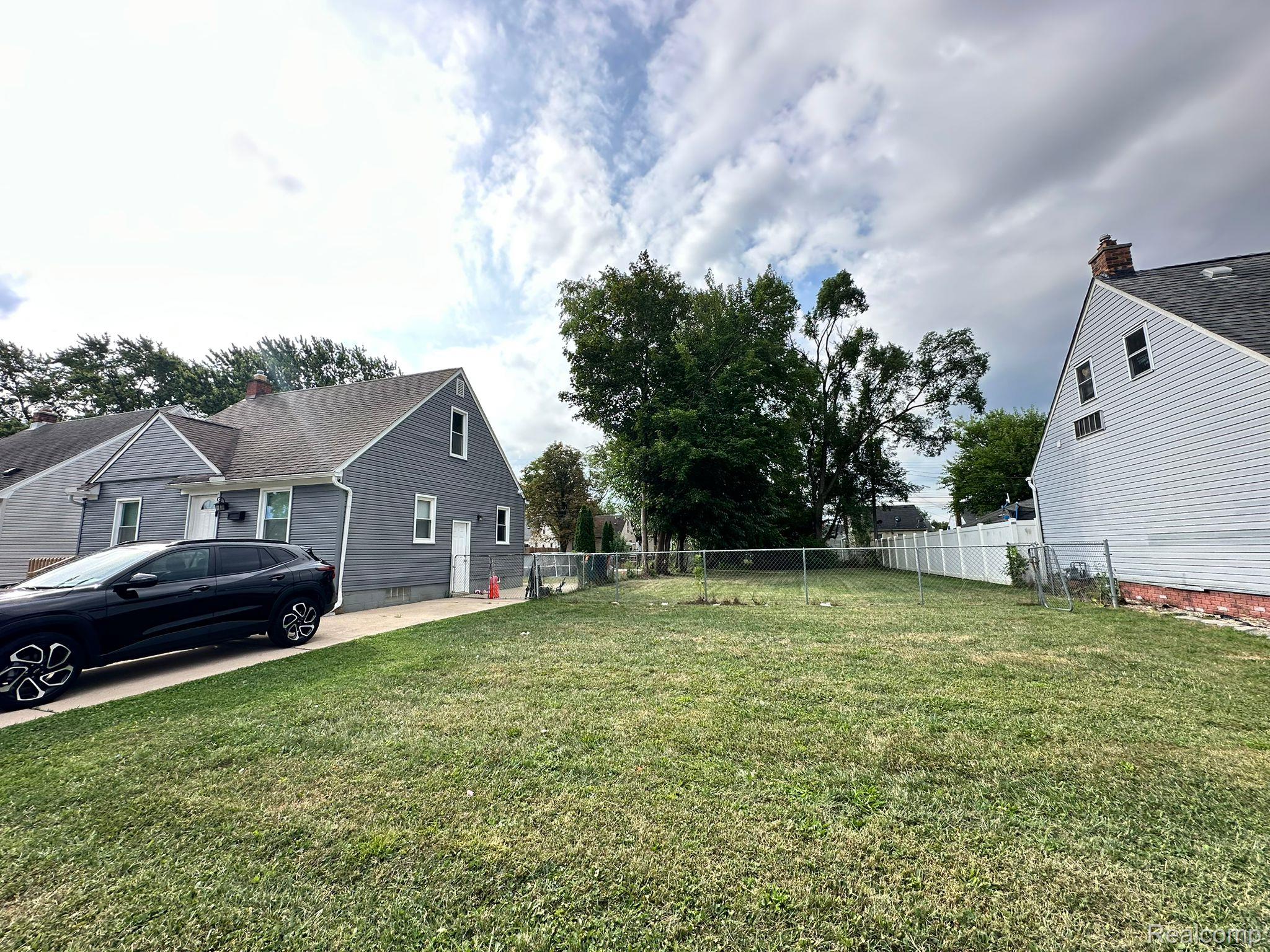 653 Leblanc Street Lincoln Park City MI 48146