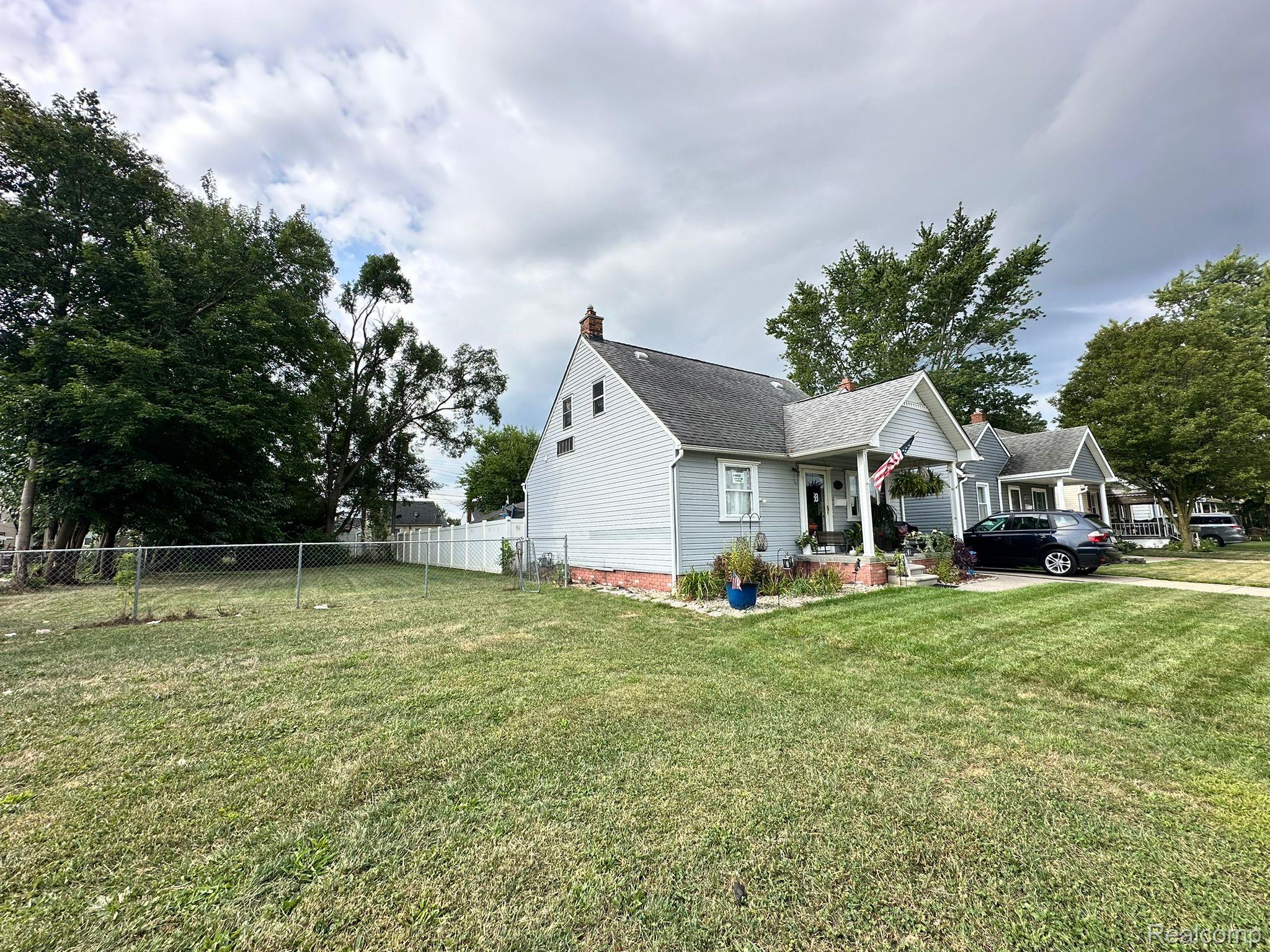 653 Leblanc Street Lincoln Park City MI 48146