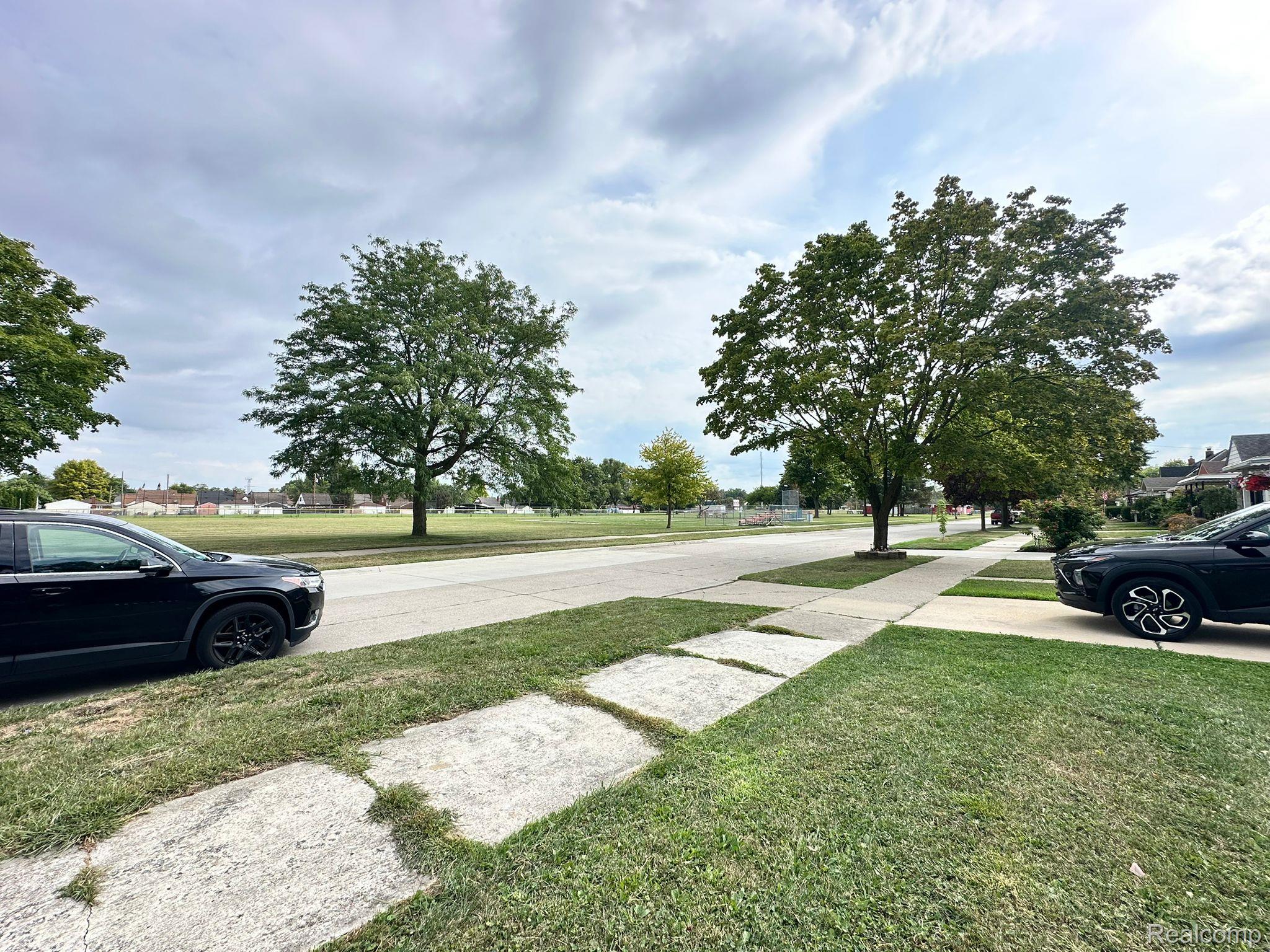 653 Leblanc Street Lincoln Park City MI 48146