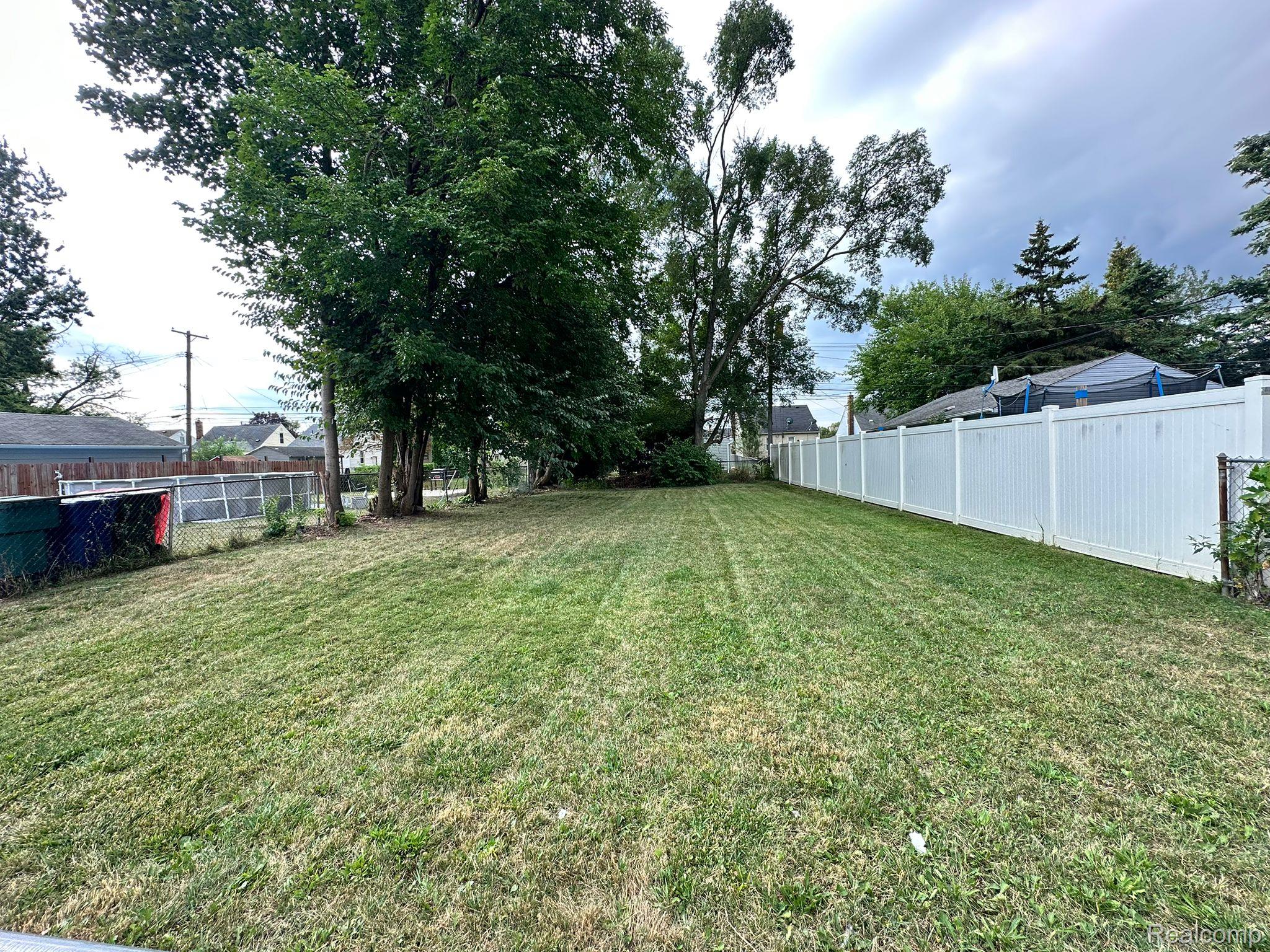 653 Leblanc Street Lincoln Park City MI 48146
