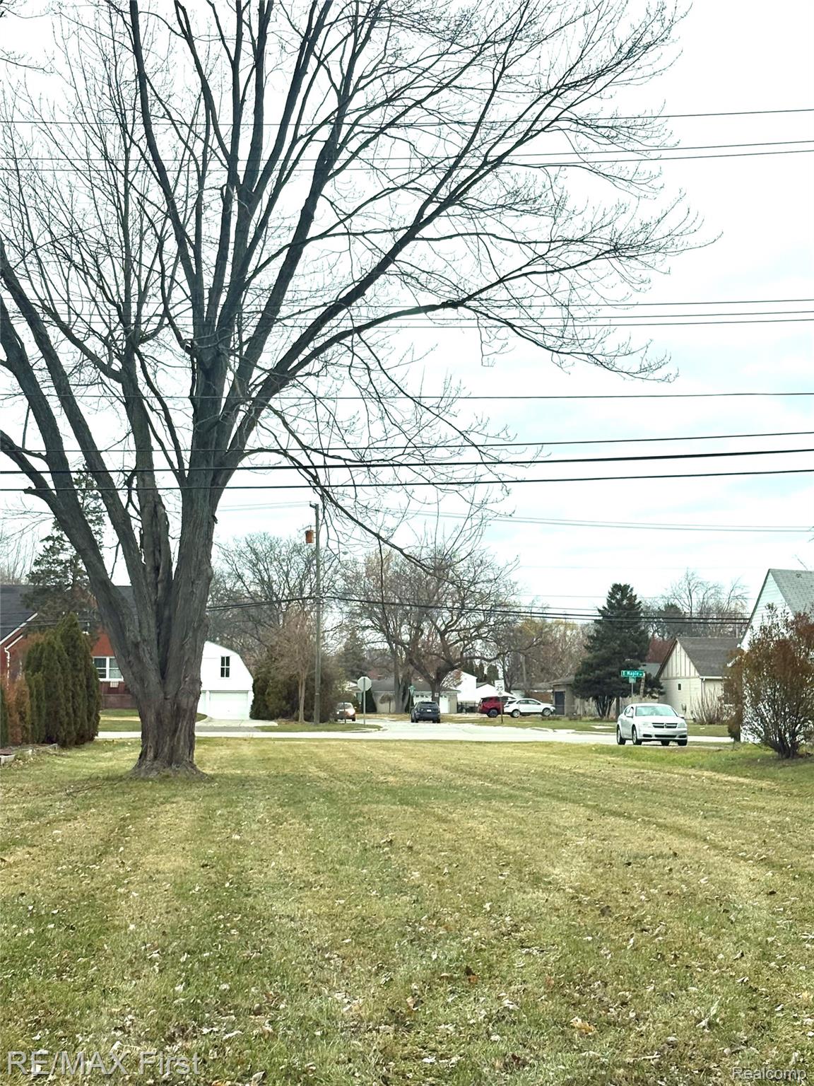 Vacant E Maple Road Troy City MI 48083
