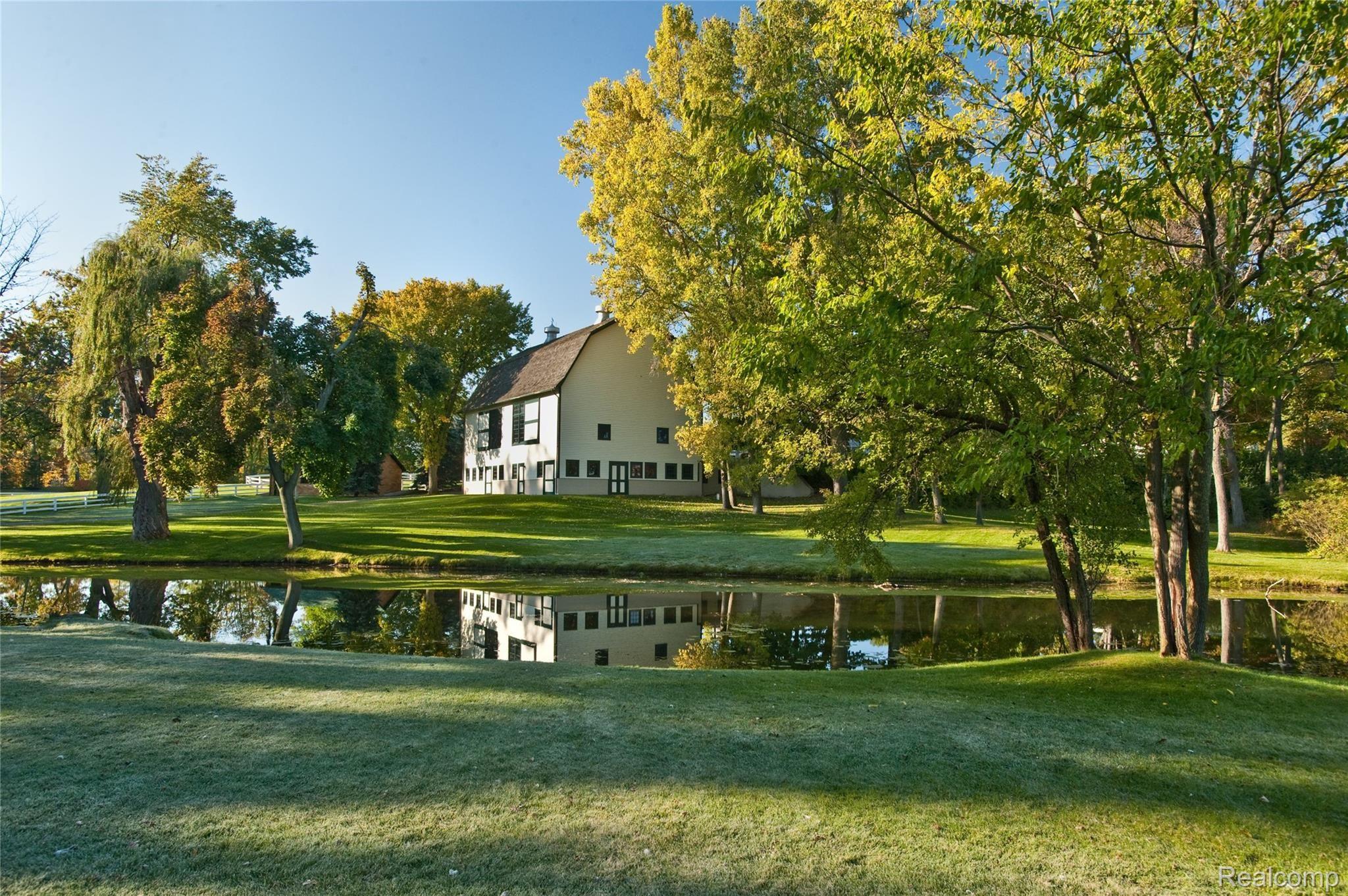 2670 Turtle Lake Drive Bloomfield Charter Township MI 48302