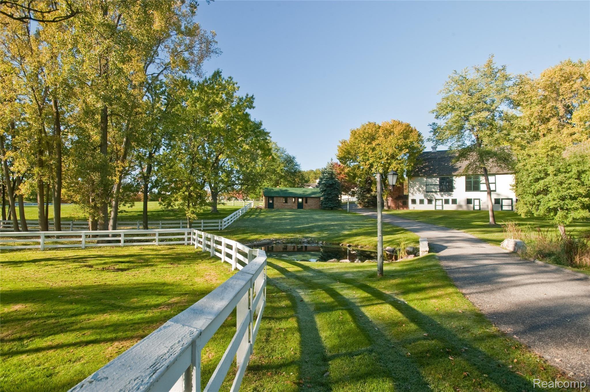 2670 Turtle Lake Drive Bloomfield Charter Township MI 48302