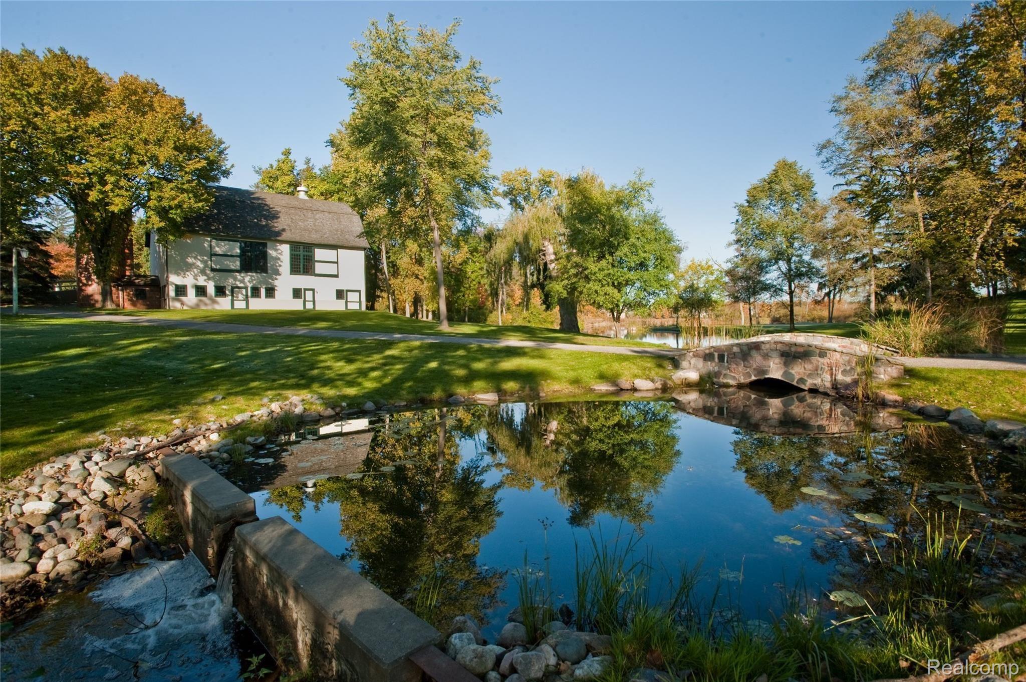 2670 Turtle Lake Drive Bloomfield Charter Township MI 48302