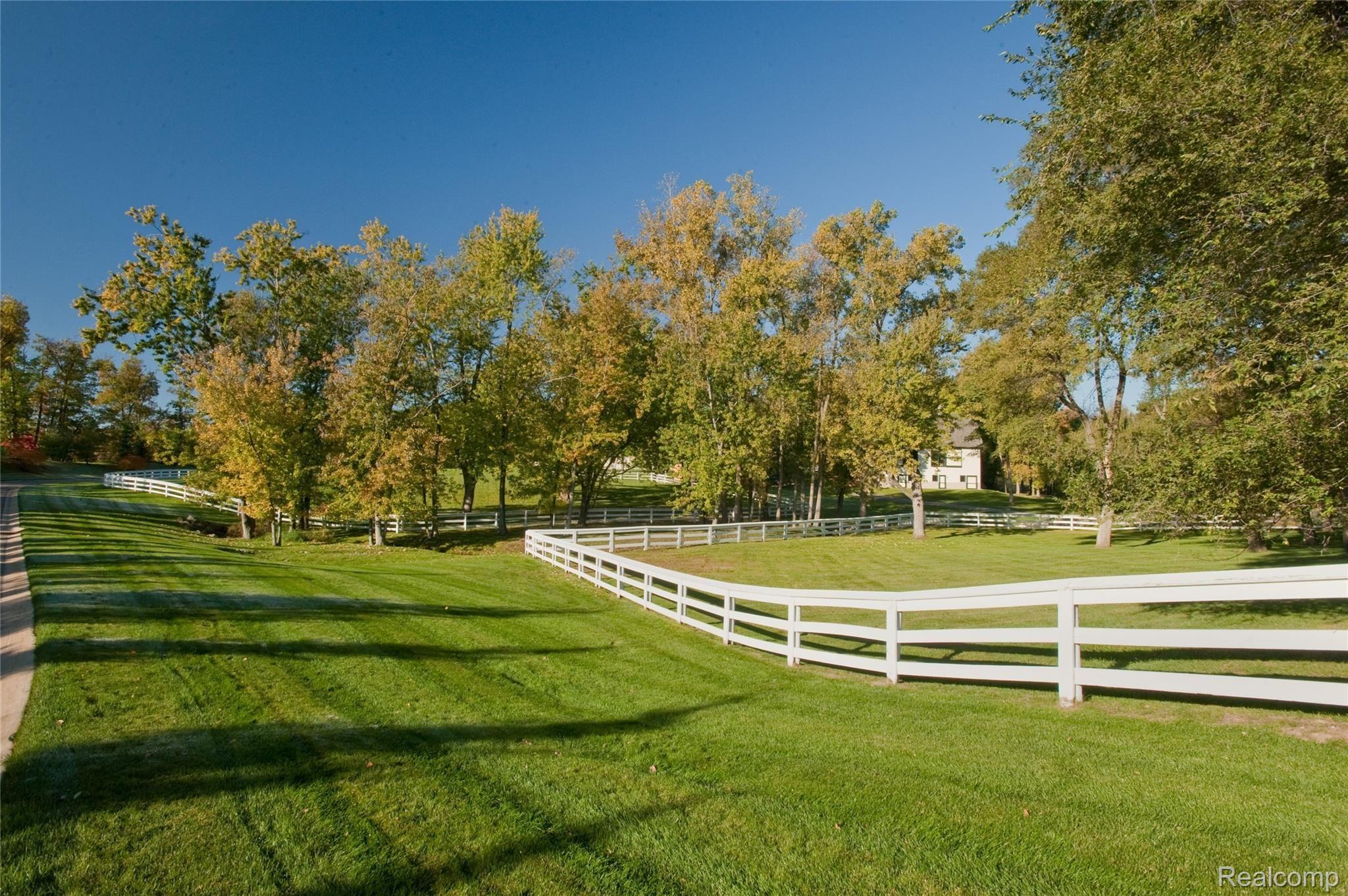 2670 Turtle Lake Drive Bloomfield Charter Township MI 48302