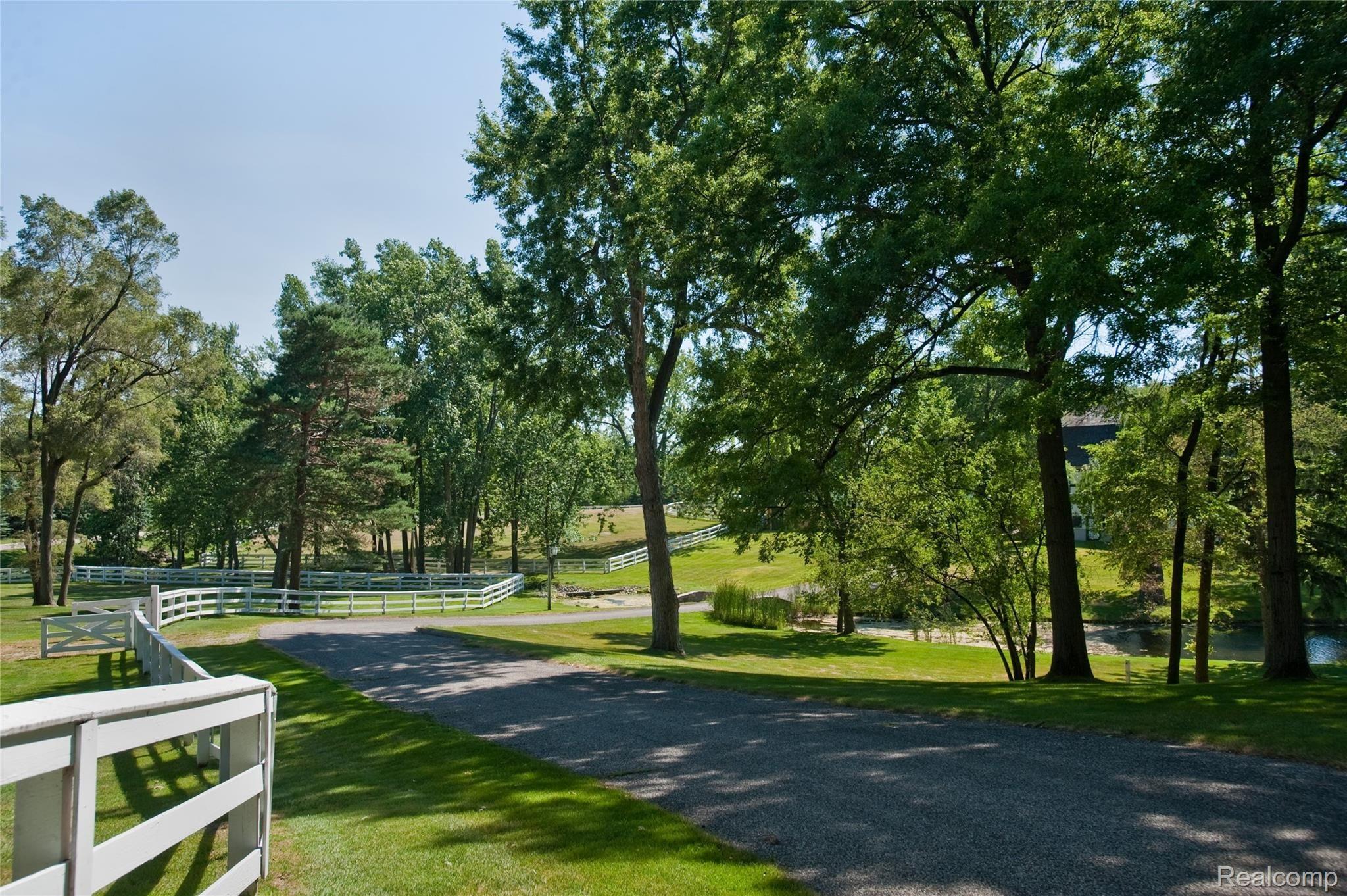 2670 Turtle Lake Drive Bloomfield Charter Township MI 48302