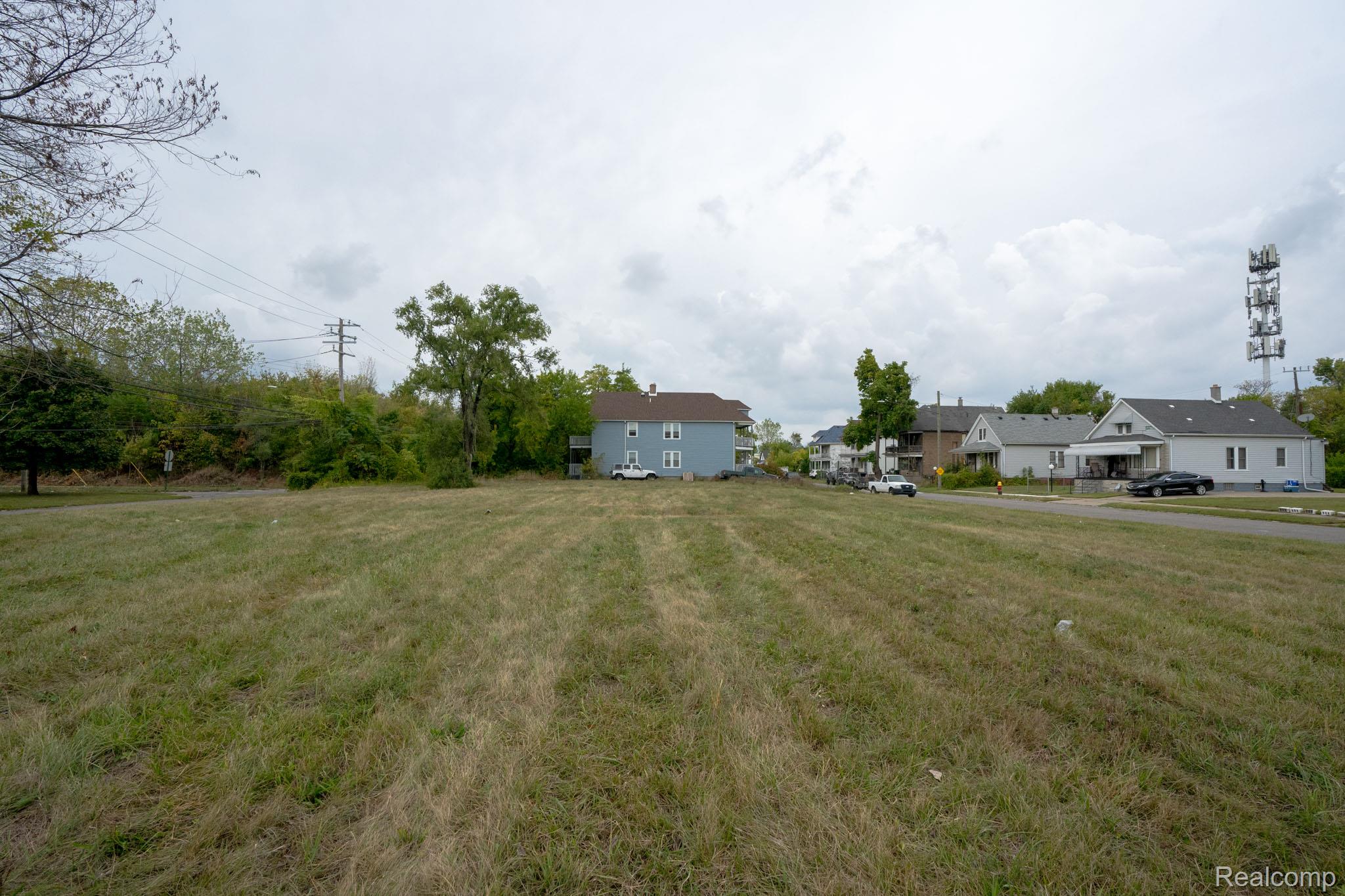 9851 Russell Street Detroit City MI 48211