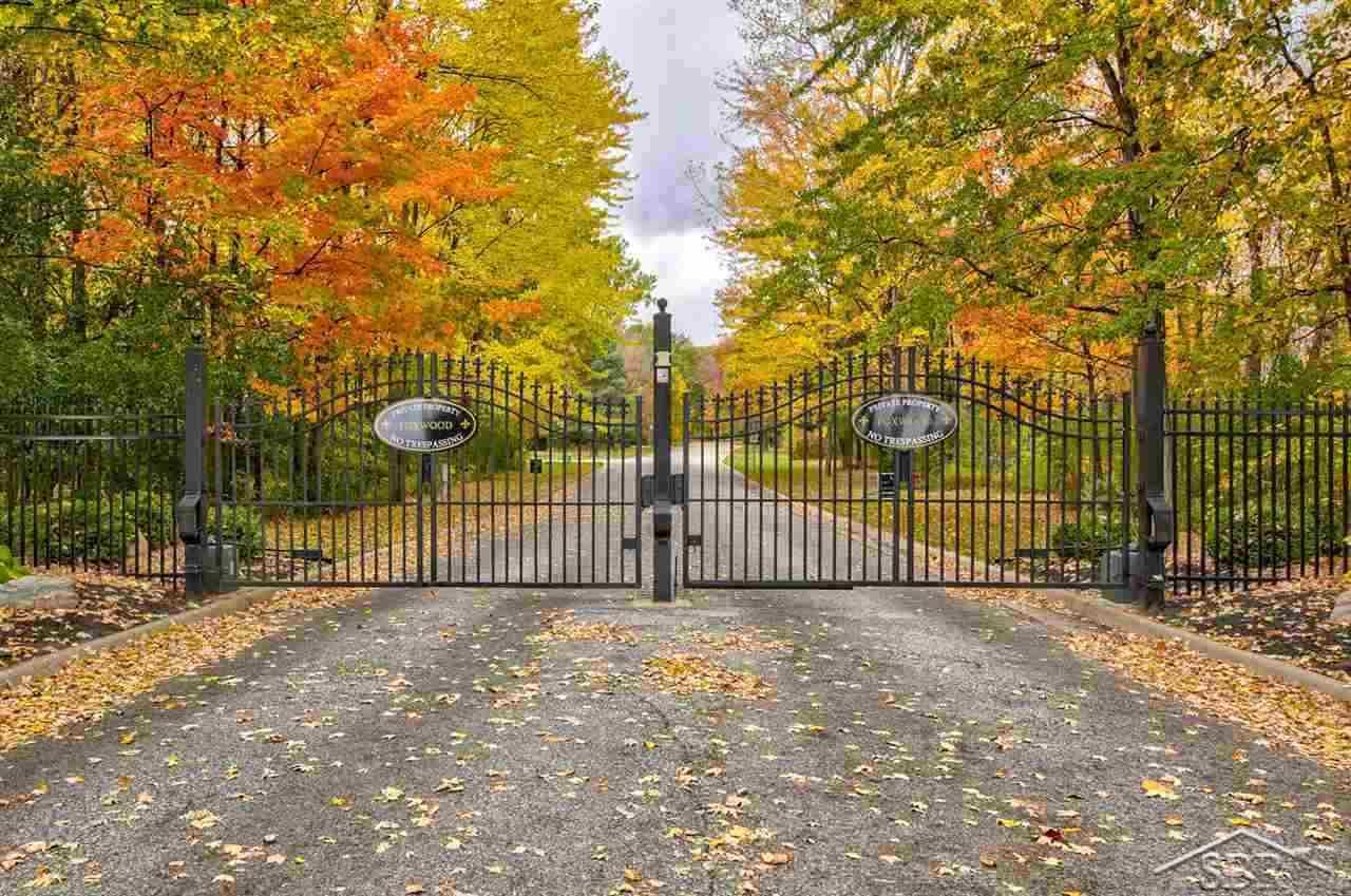 Ville Foxwood Drive Saginaw Charter Township MI 48638